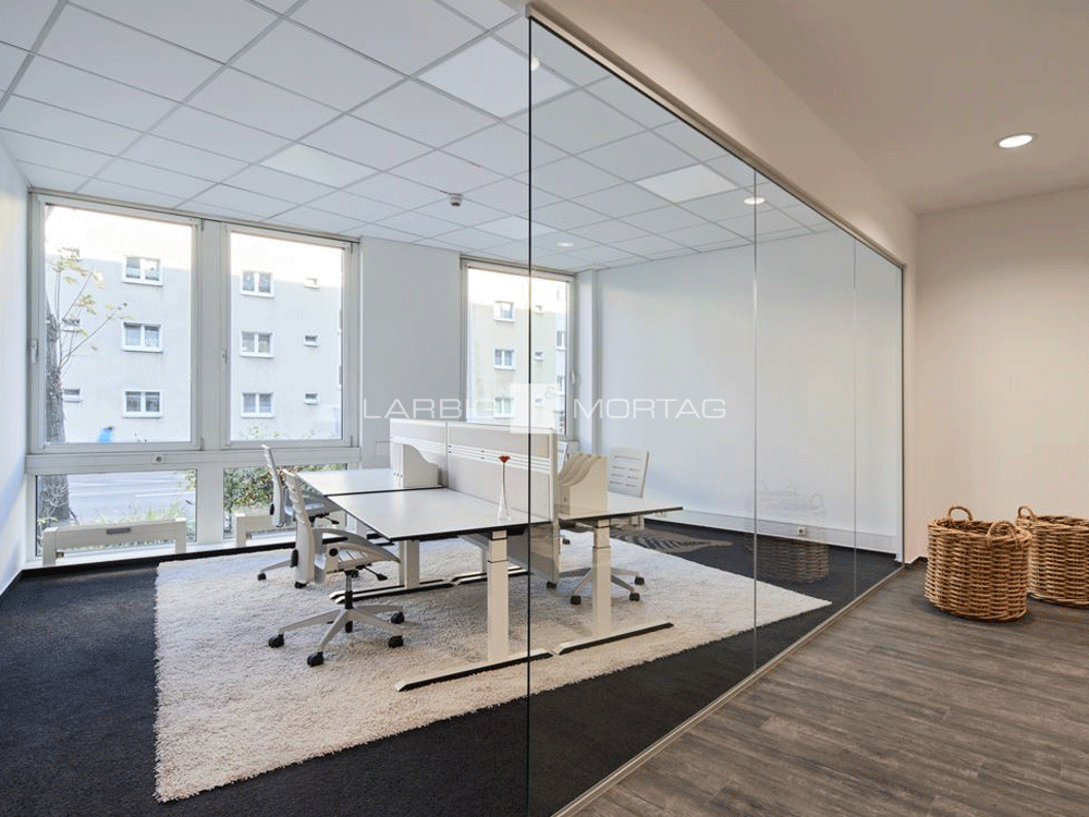 Moderne und helle Büroflächen mit zentralem Empfang, Kantine und großer Tiefgarage