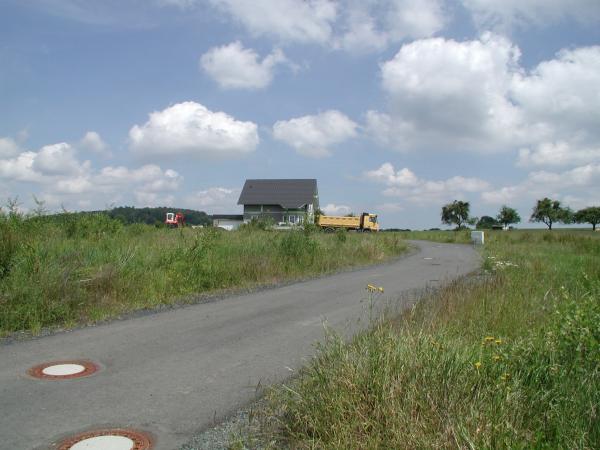 Ansicht Straße teilerschlossen, vor Endausbau