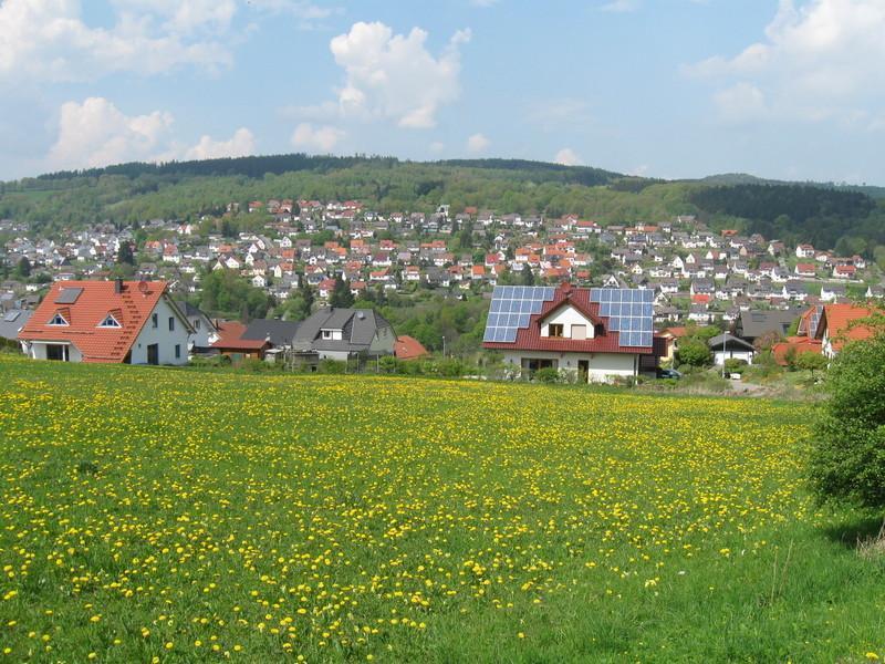 Blick über das Baugebiet auf den Nordhang