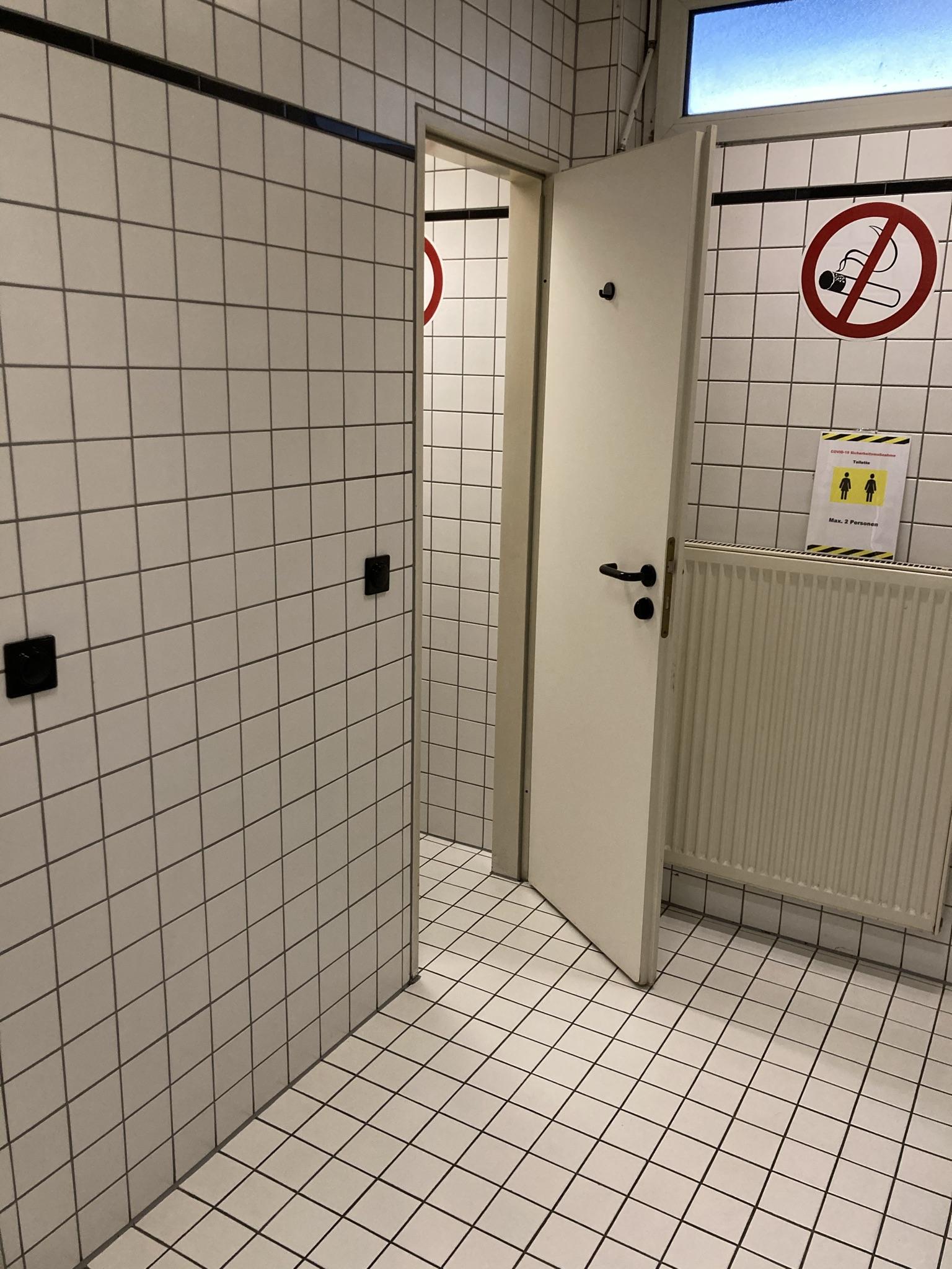 ToilettenKellergeschoss.JPEG