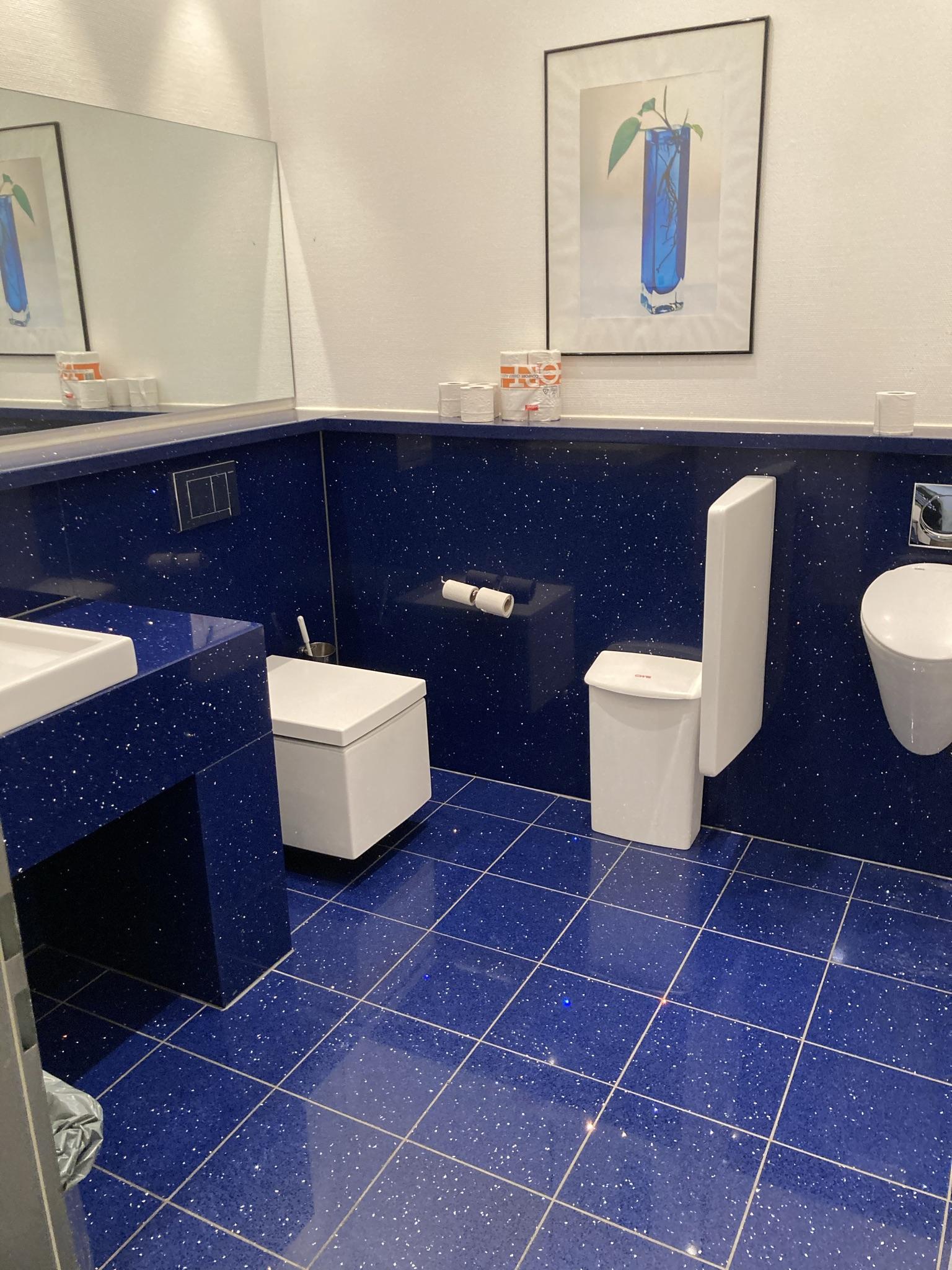 ToilettePräs.raum.EG.JPEG