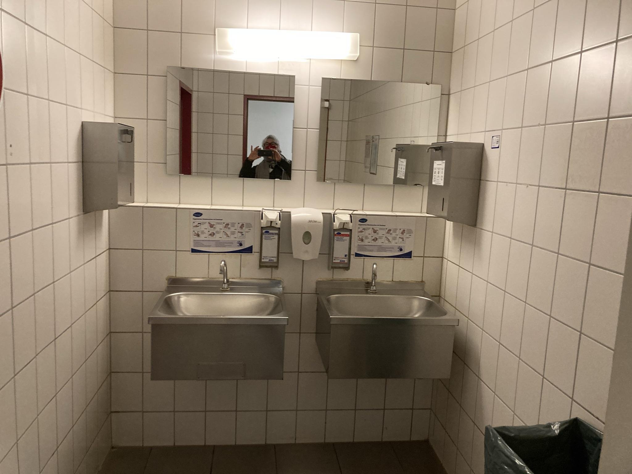 ToilettenGebäudemitteEG (2).JPEG