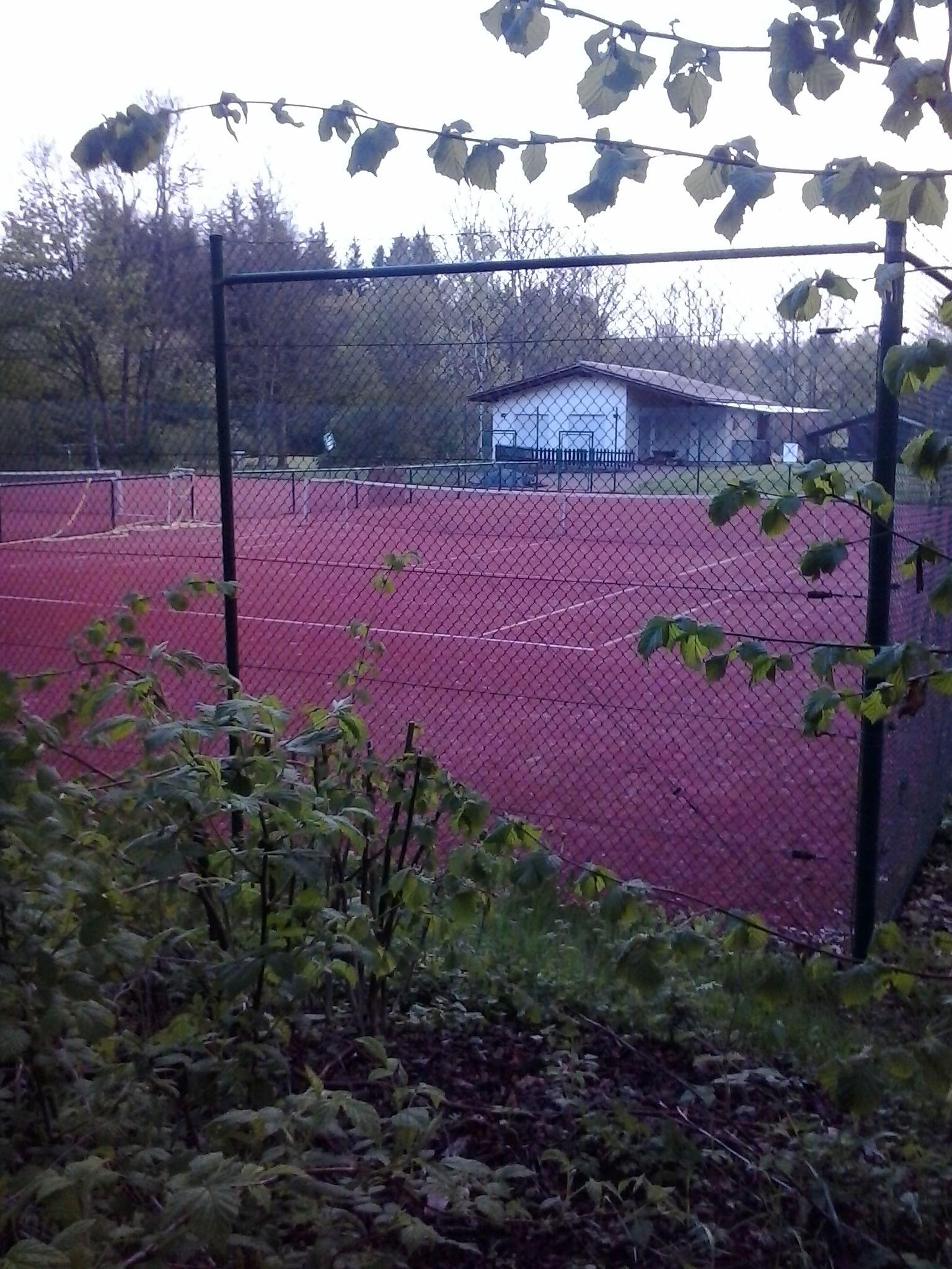 250m div Tennis Courts