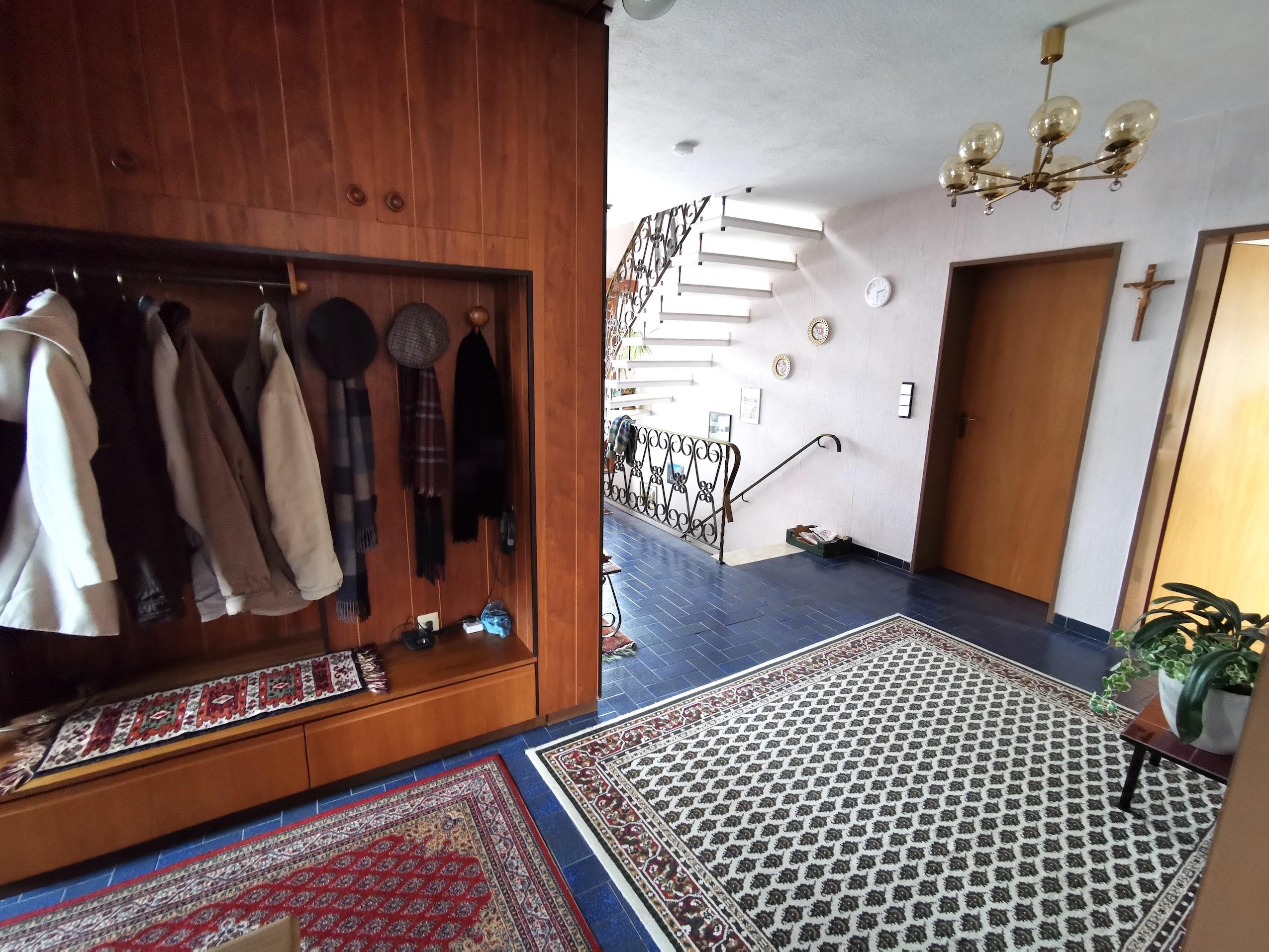 10 Garderobe Kopie.jpg