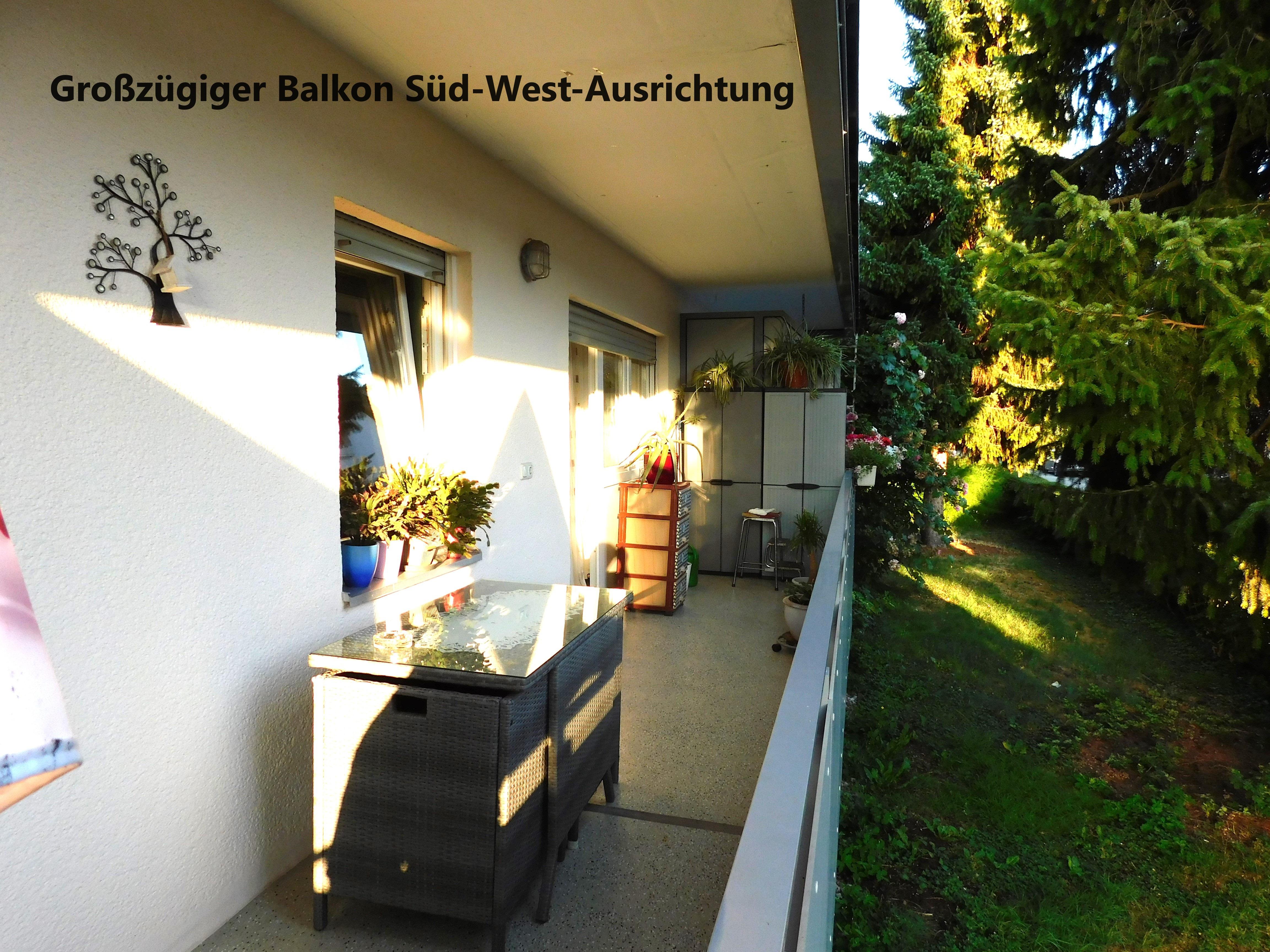 Großzügiger Balkon.jpg