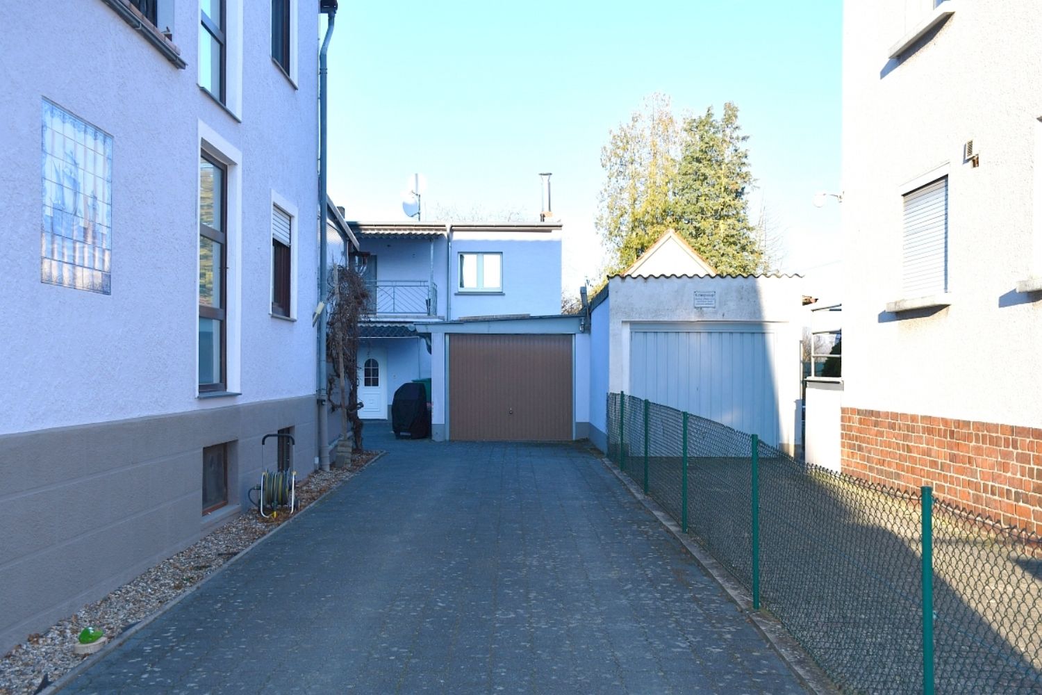 Zufahrt Hinterhaus / Garage