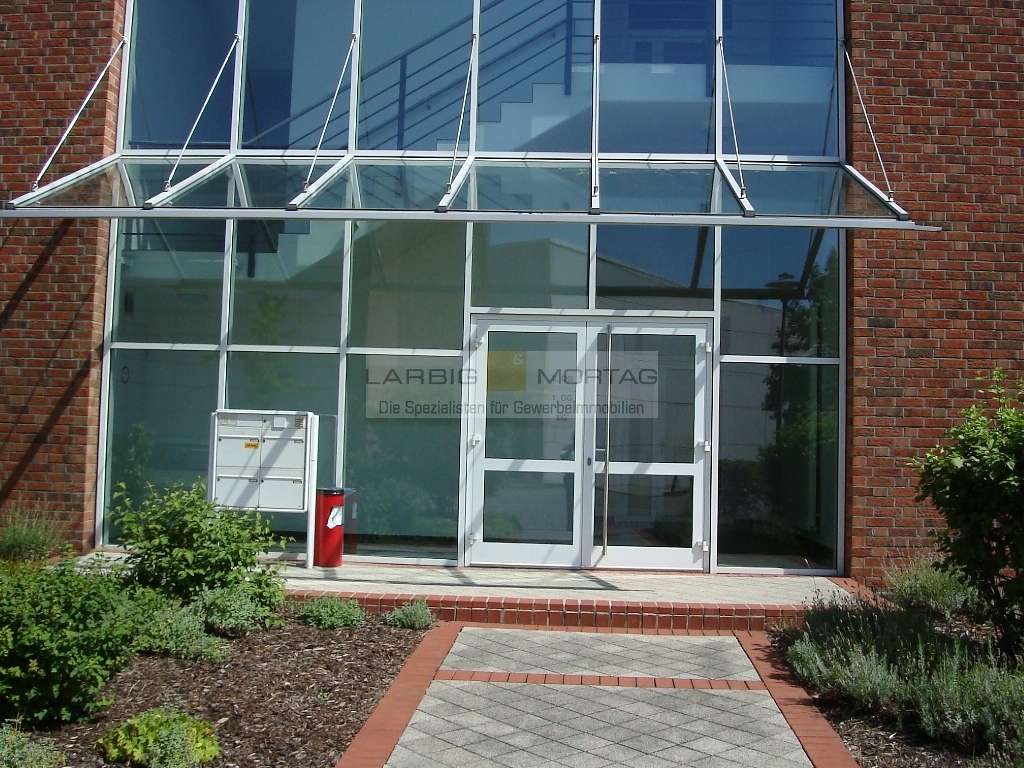 Eingangsbereich mit Glasfassade