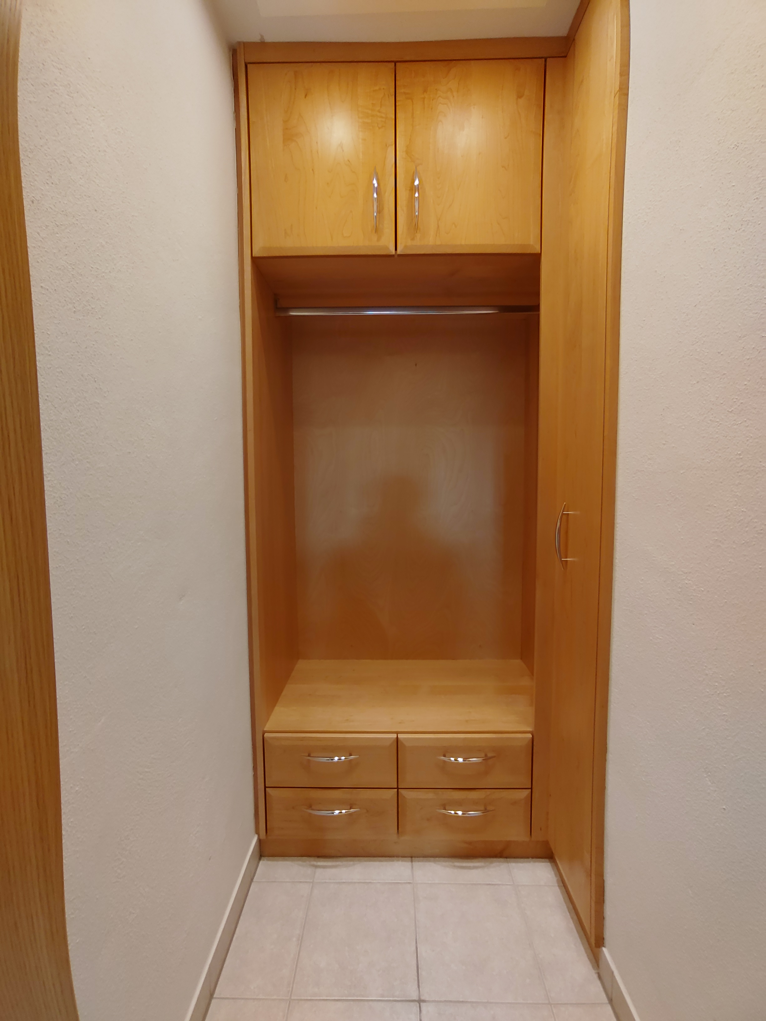 Einbaugarderobe in der Diele.jpg