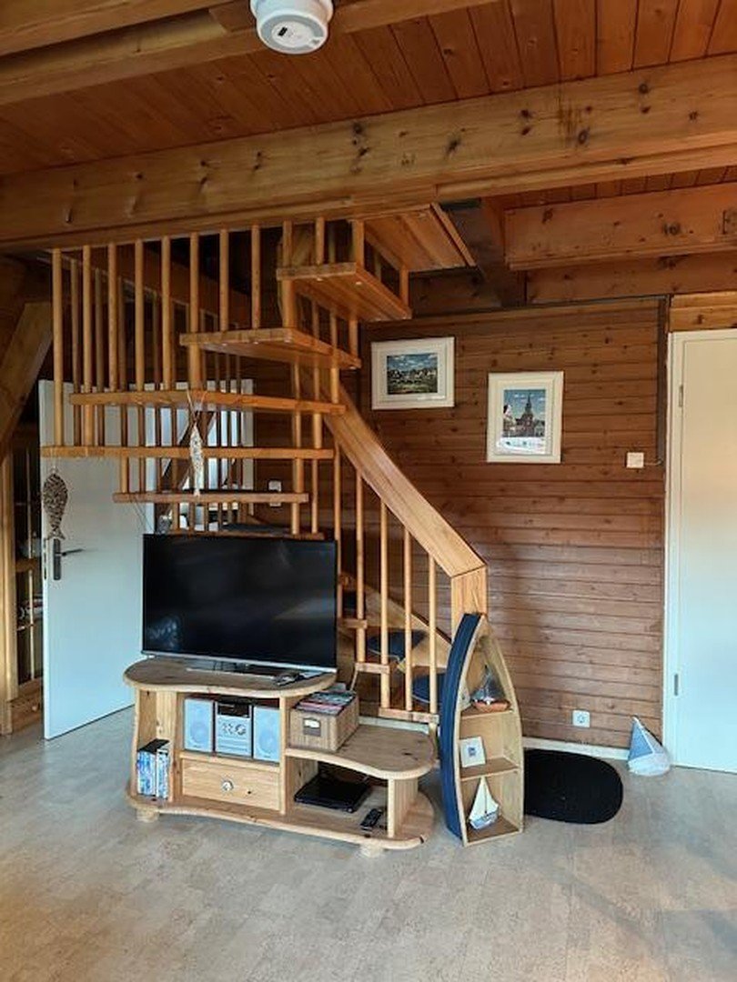 Wohnzimmer TV / Treppe