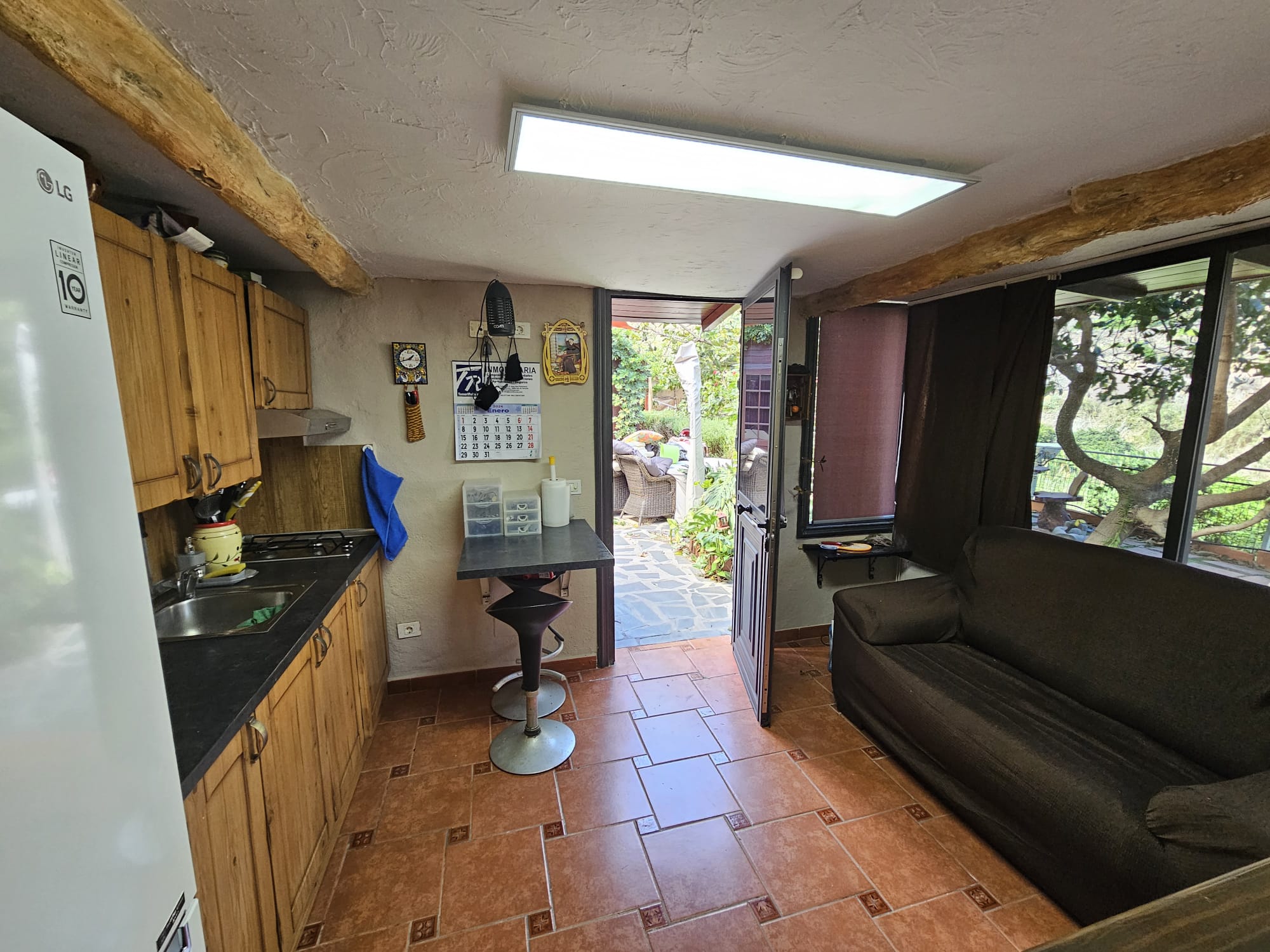 Wohnzimmer mit Küche 1.jpeg