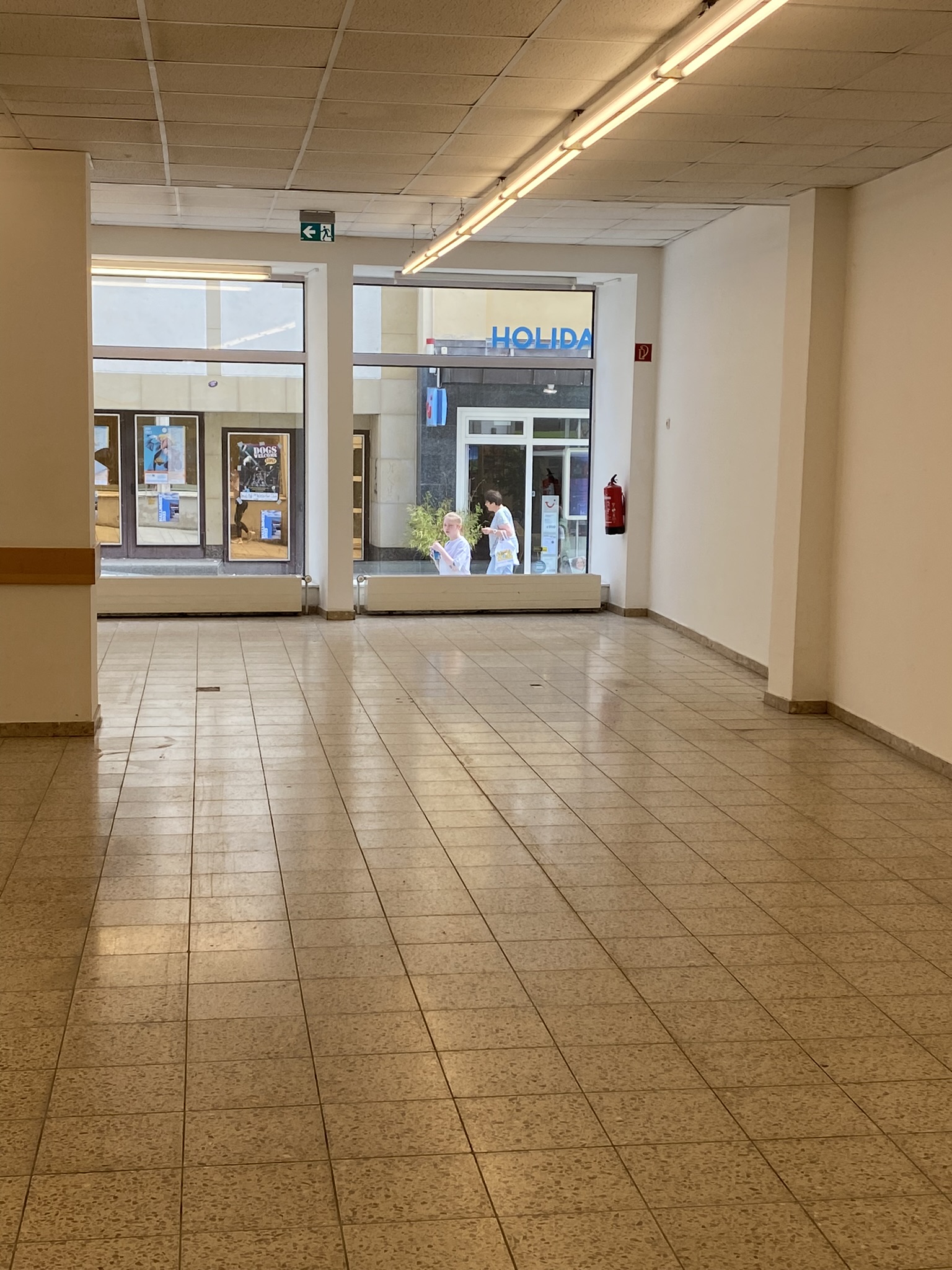innen rechts von Mitte zu Fenster.JPEG