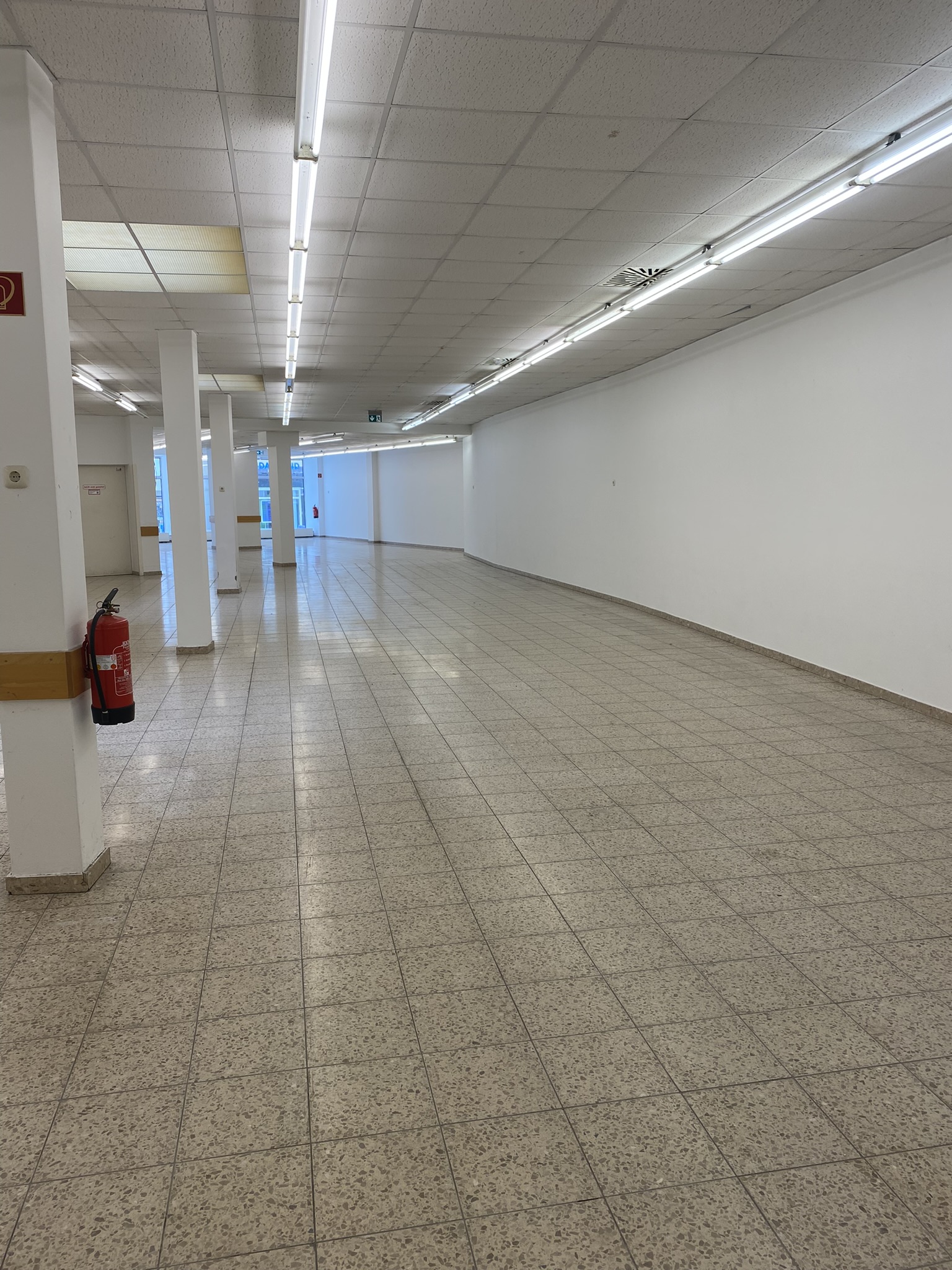 innen von hinten rechts.JPEG