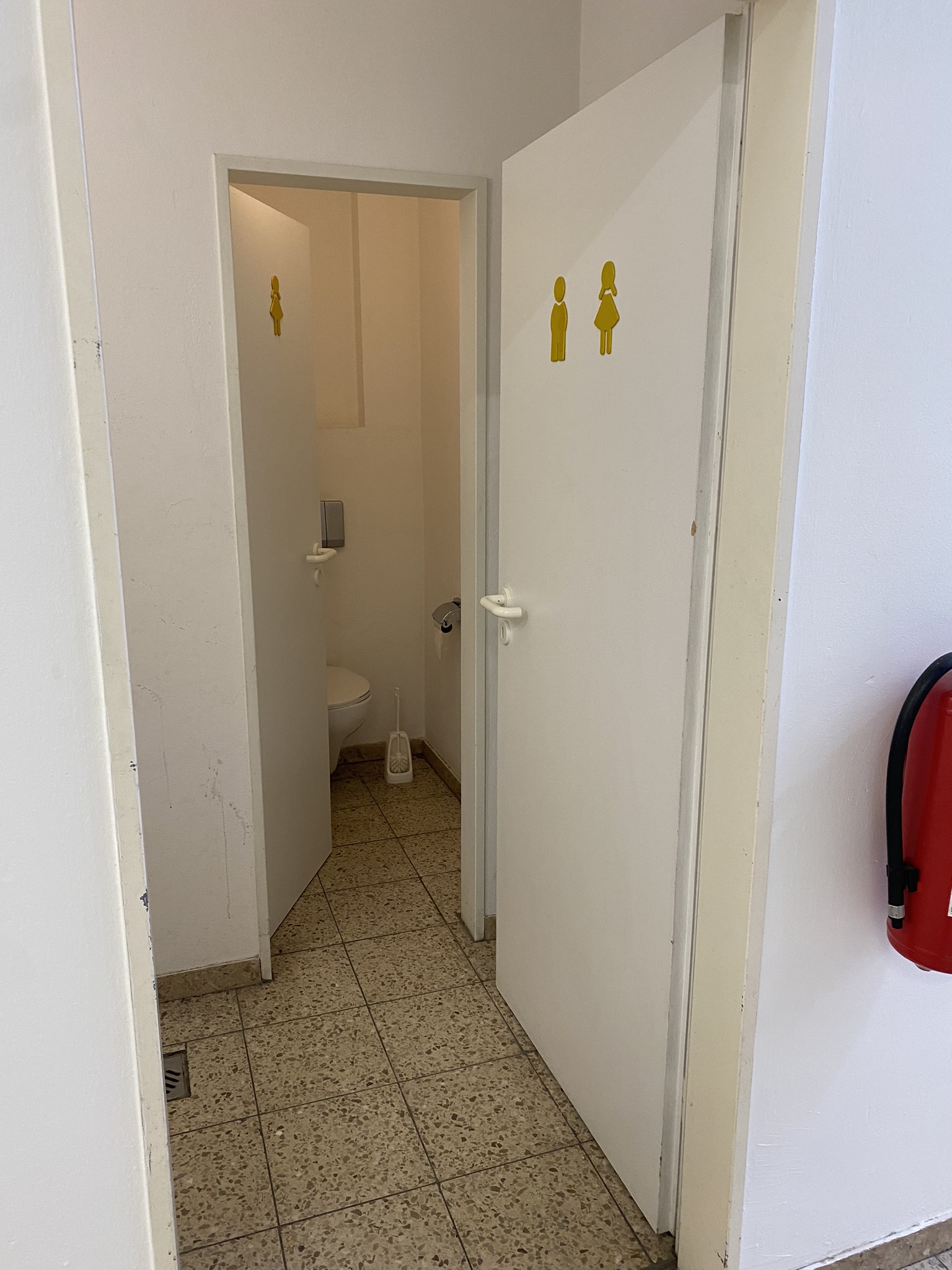 WC Eingang.JPEG