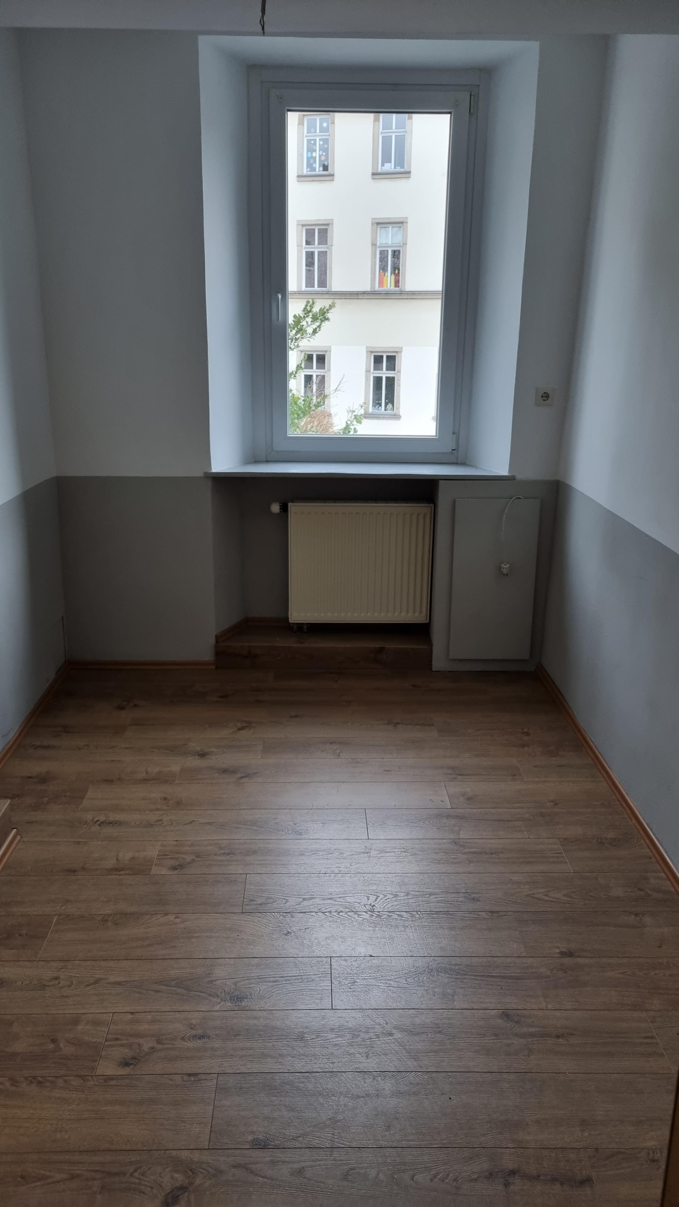 Büro bzw. Kinderzimmer 1.jpg