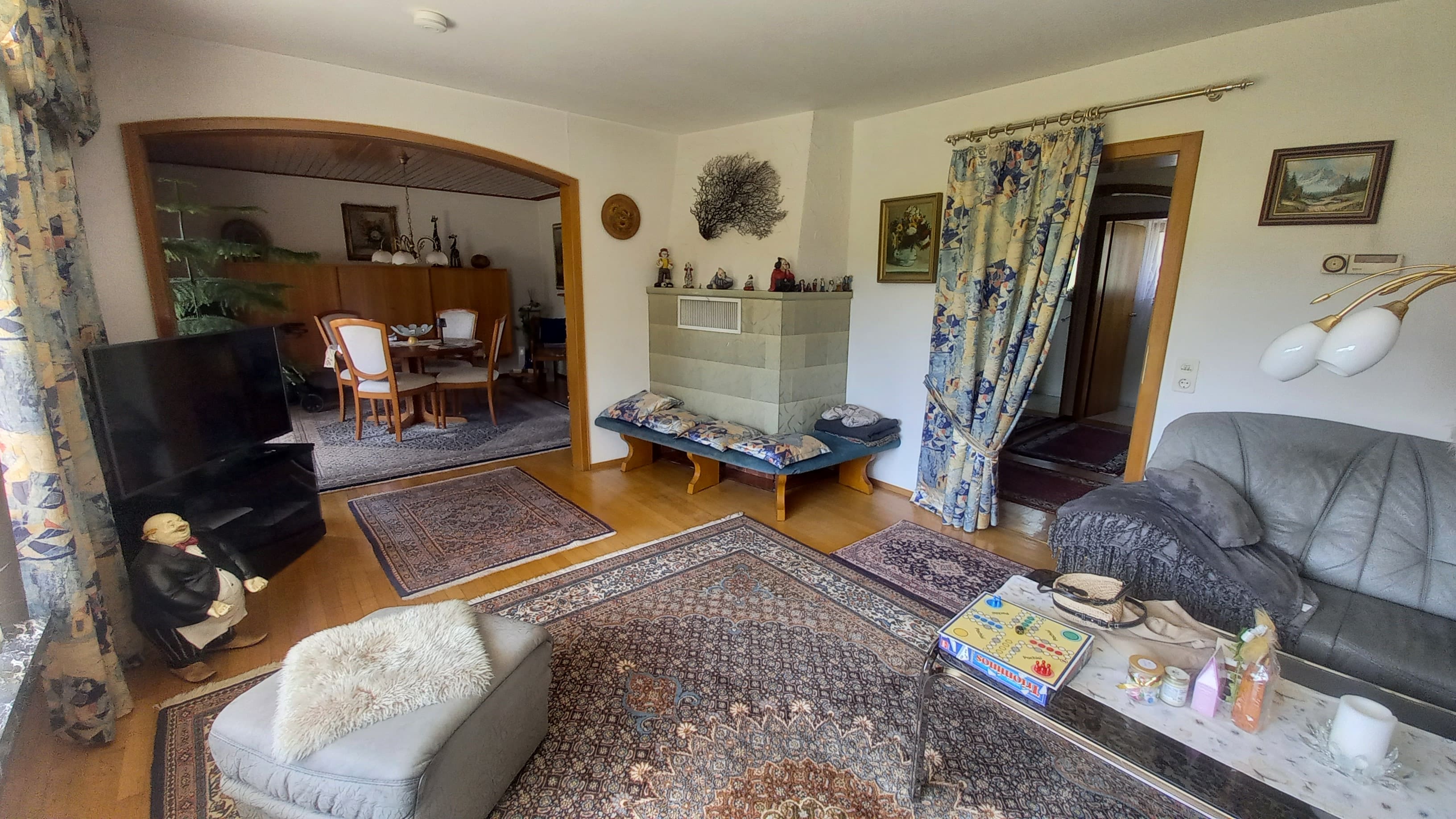 Wohnzimmer Blick zum Esszimmer.jpg