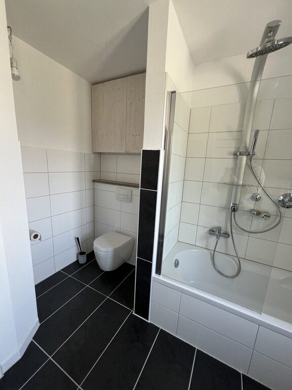 Badezimmer 1.jpg