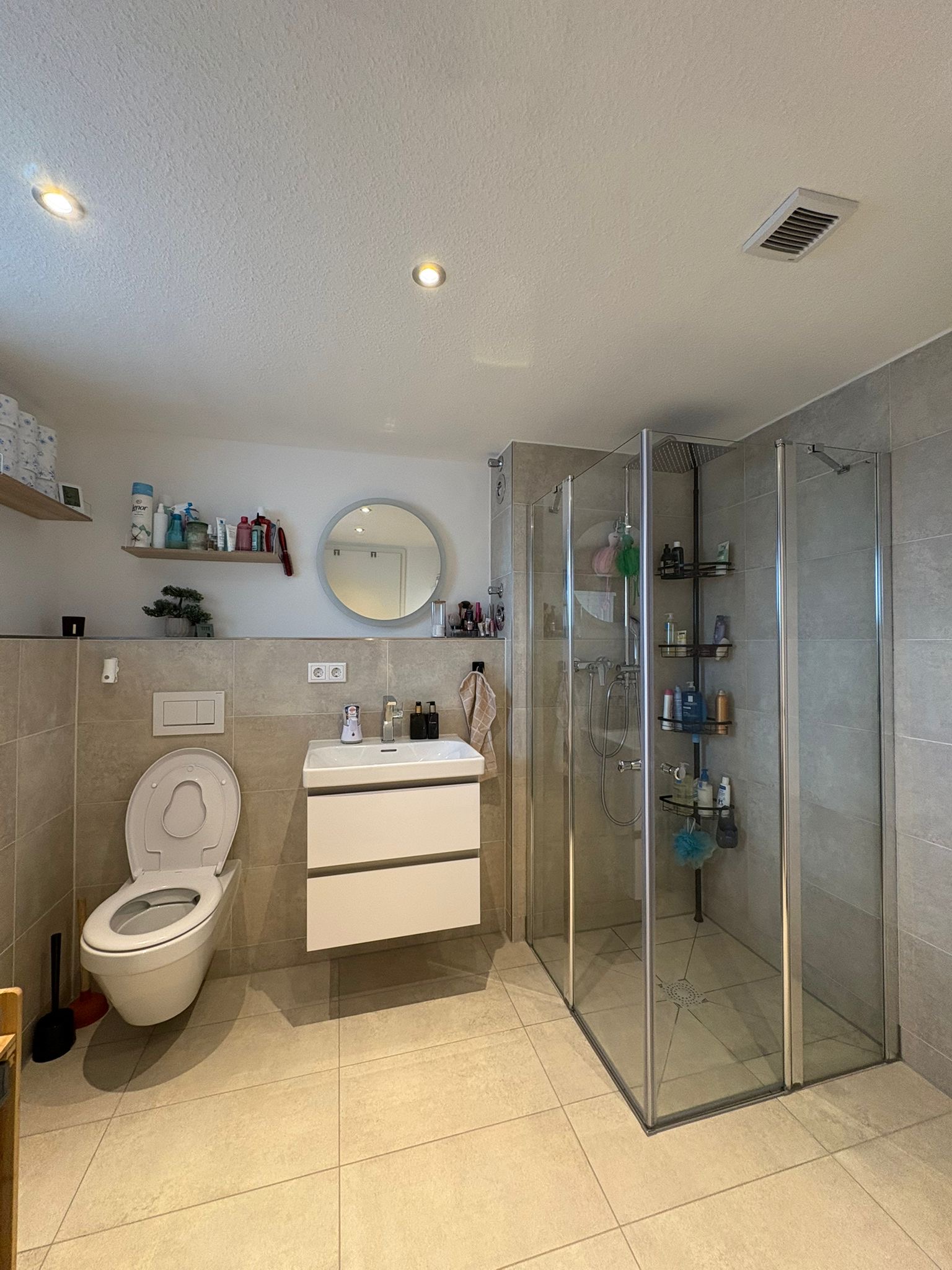 Bad mit bodengleicher Dusche