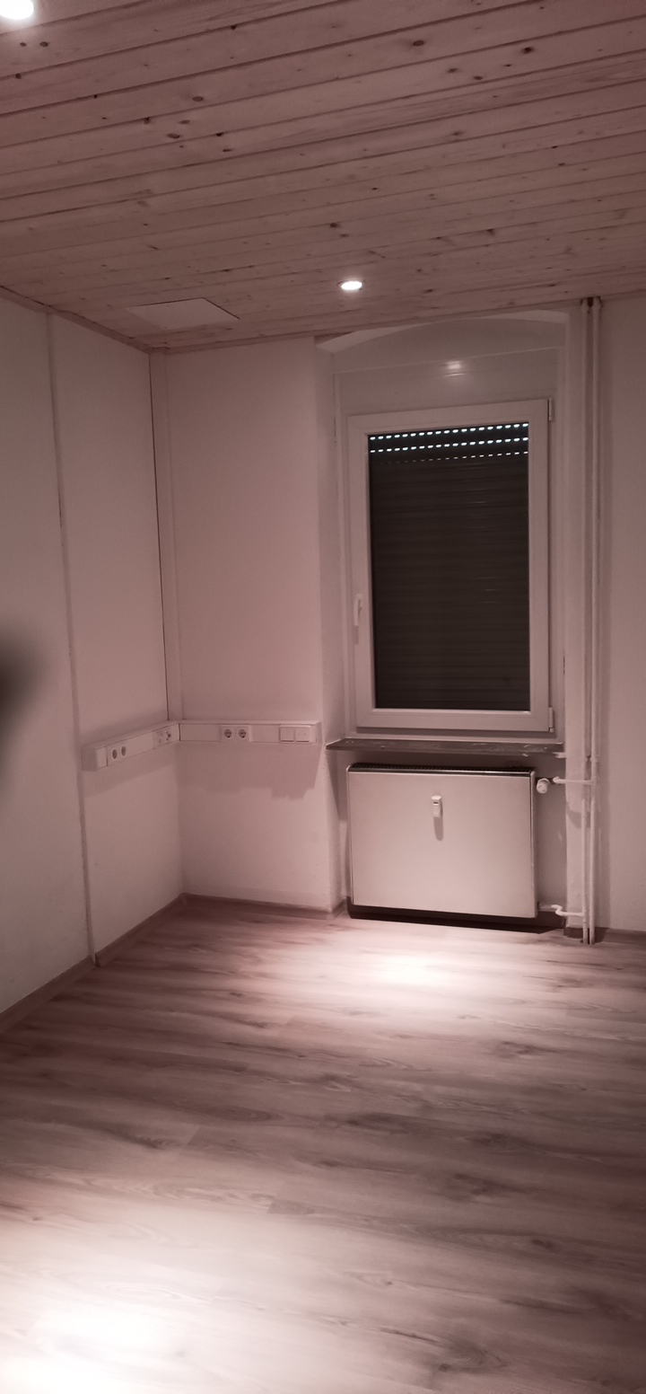 Büro oder kl. Schlafzimmer.jpg