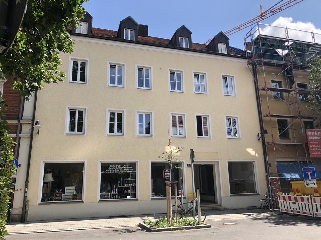 Frontansicht Fassade.jpg