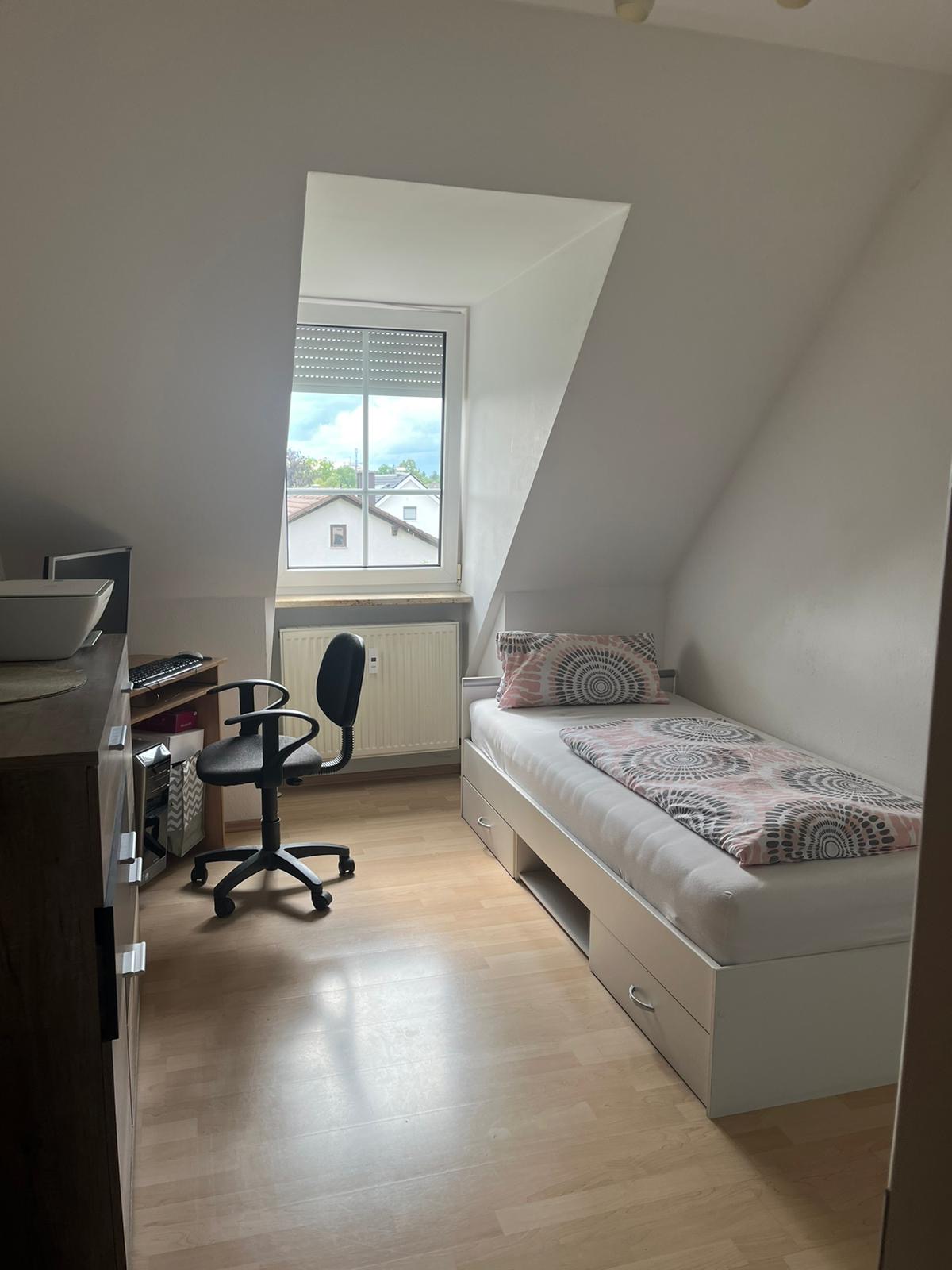 Kinderzimmer Bild 1.JPG
