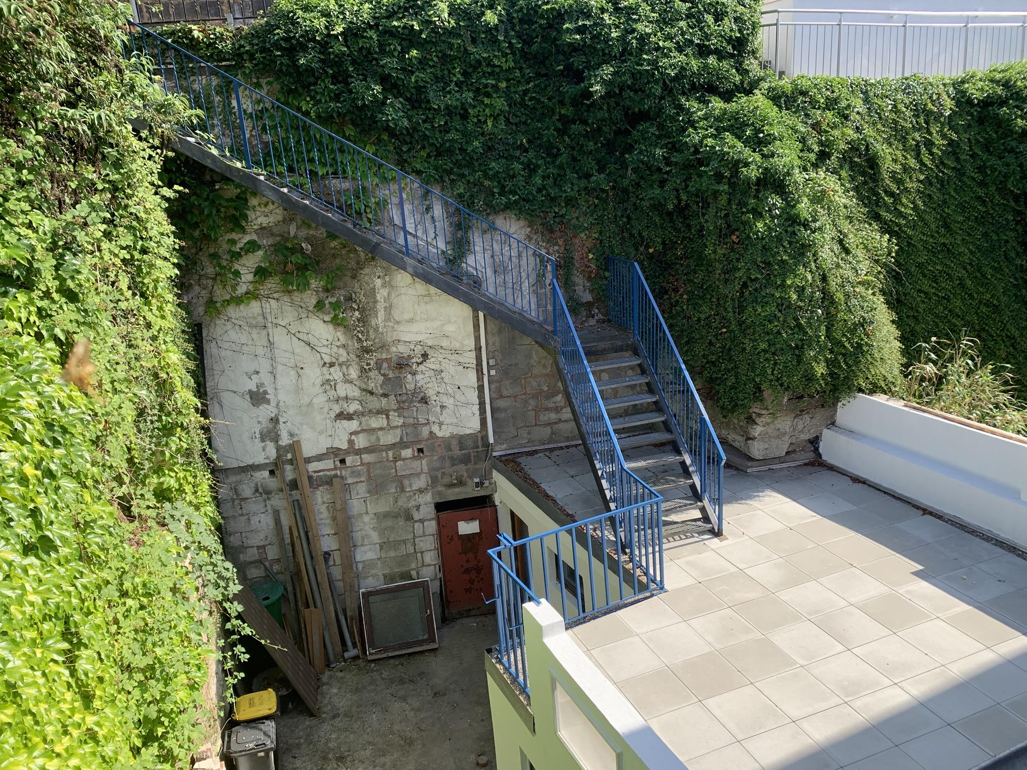 2025-06-22 Terrasse und Hof Foto 1.JPEG