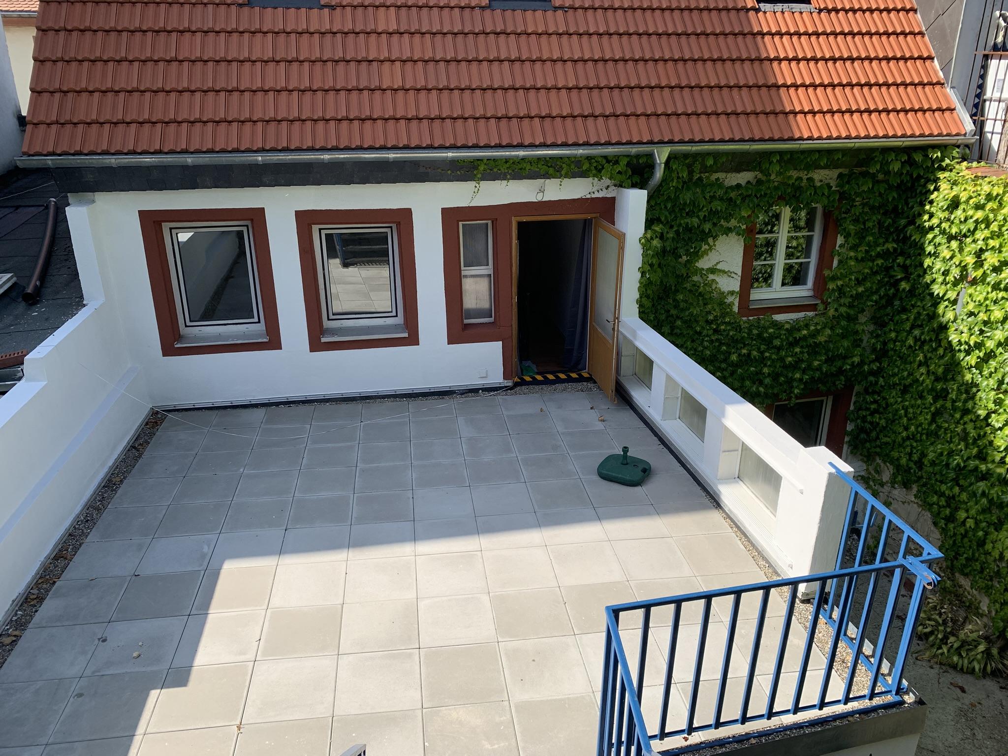 2025-06-22 Terrasse und Hof Foto 3.JPEG