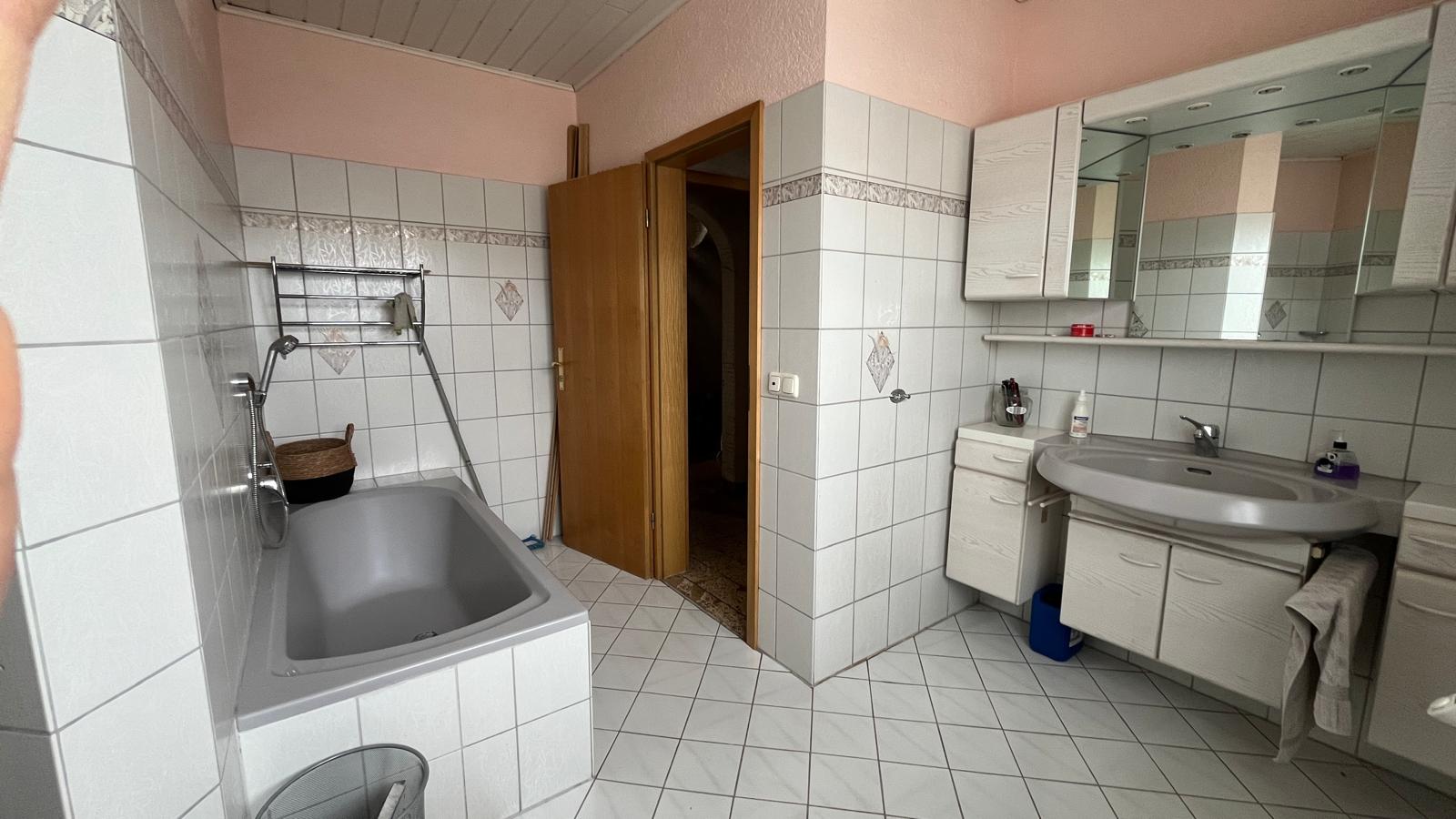 8 - Bad unten.jpg