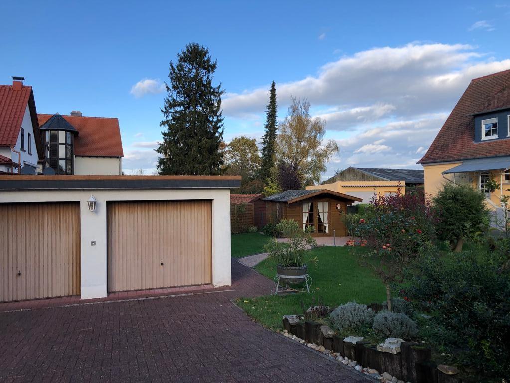 Garage und Gartenhütte.jpg