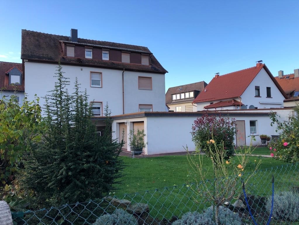 Garten mit Seiteneingang Lagerraum