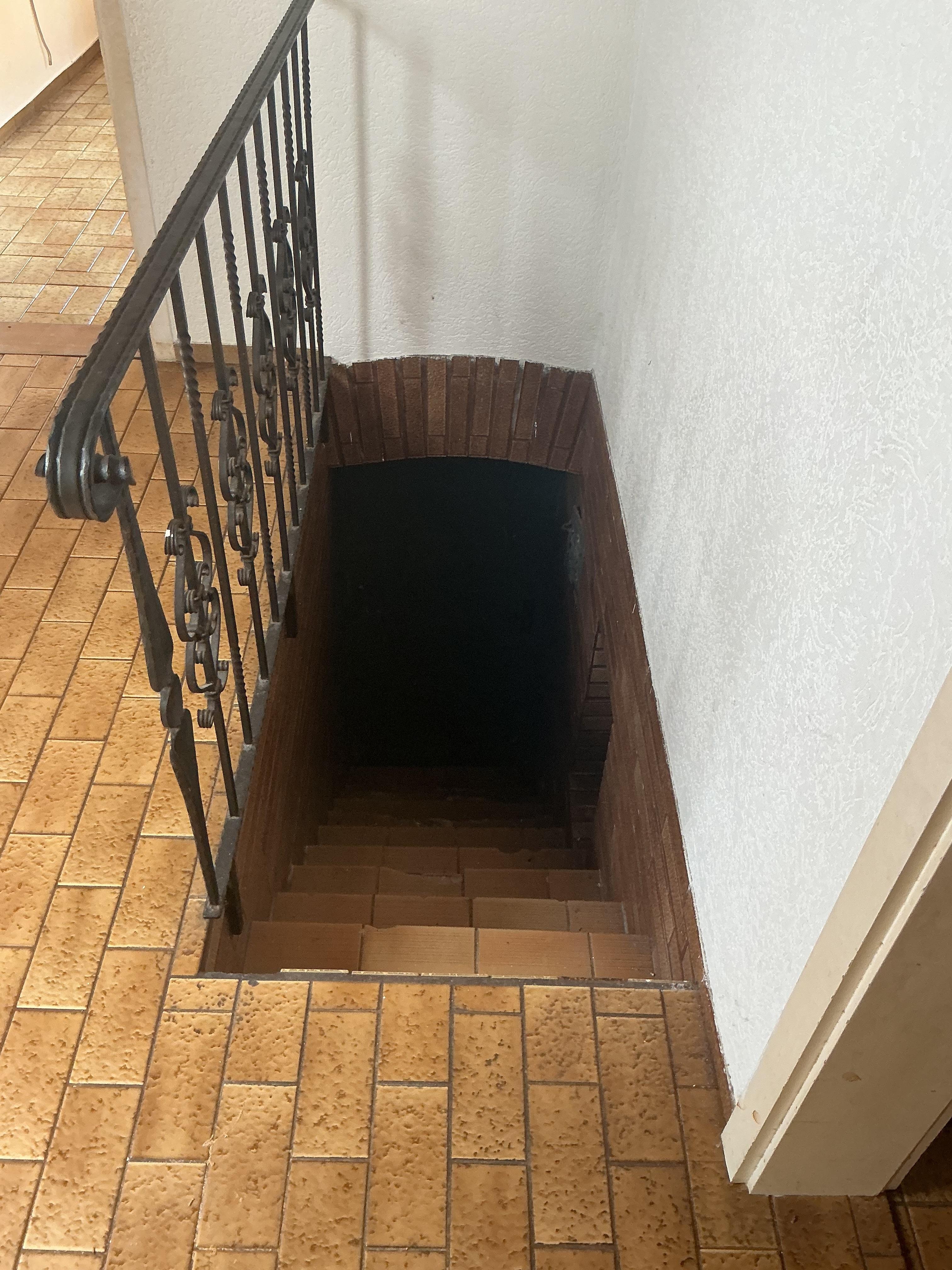 Kellertreppe.jpg