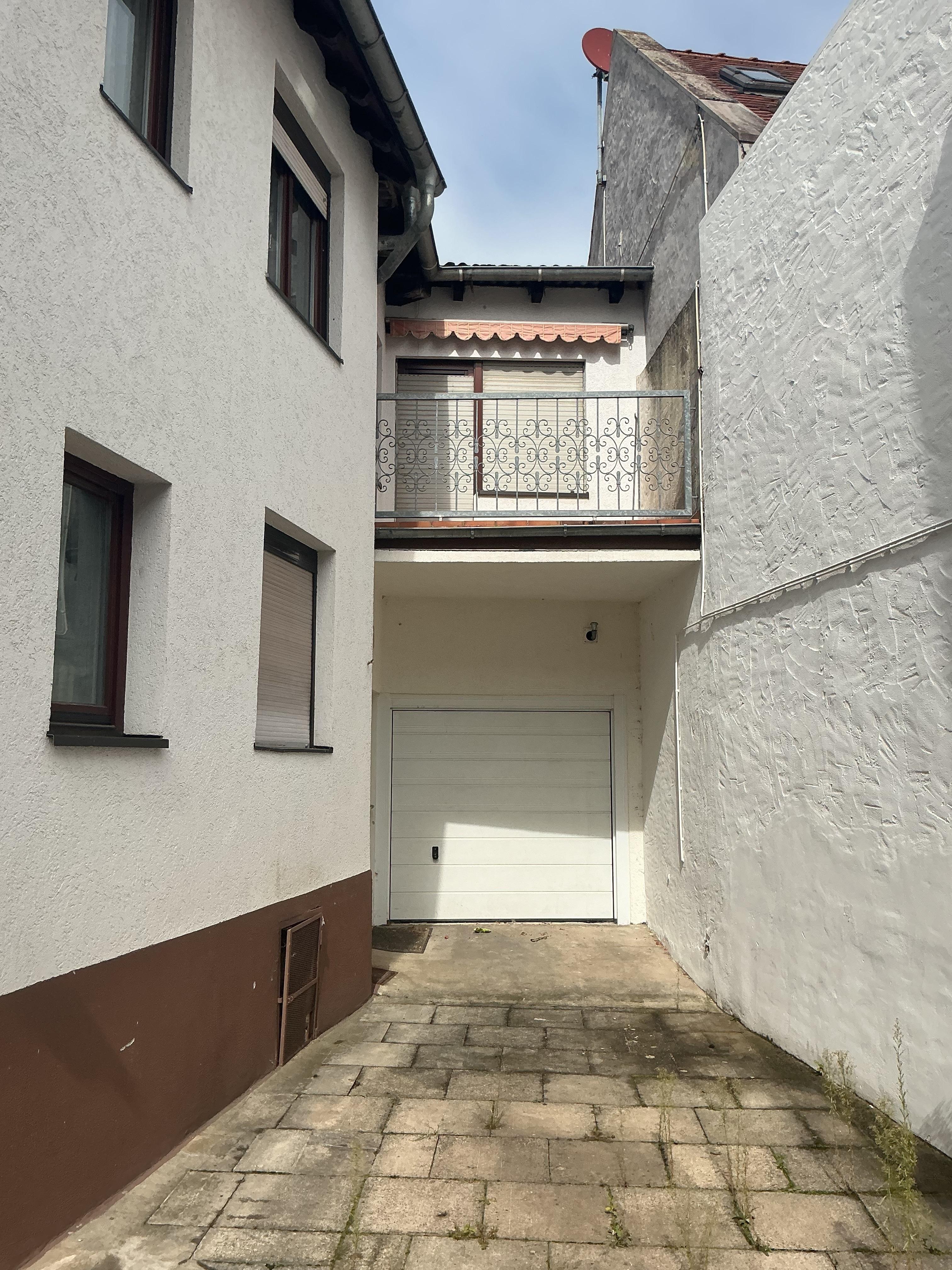 Hof Pkw Abstellplatz.jpg