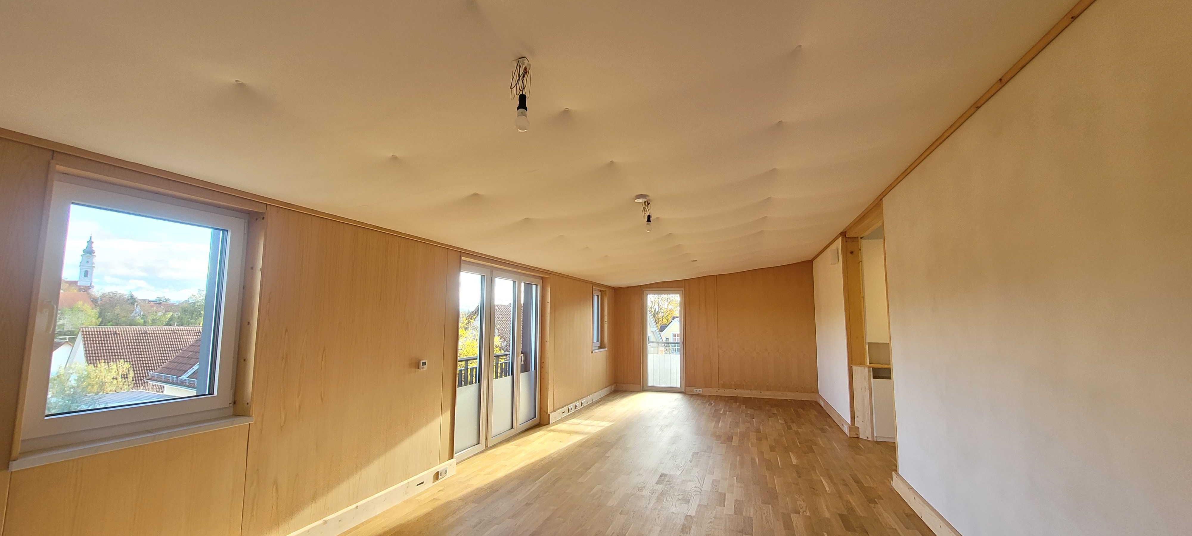 2 Blick auf Essbereich und Wohnbereich