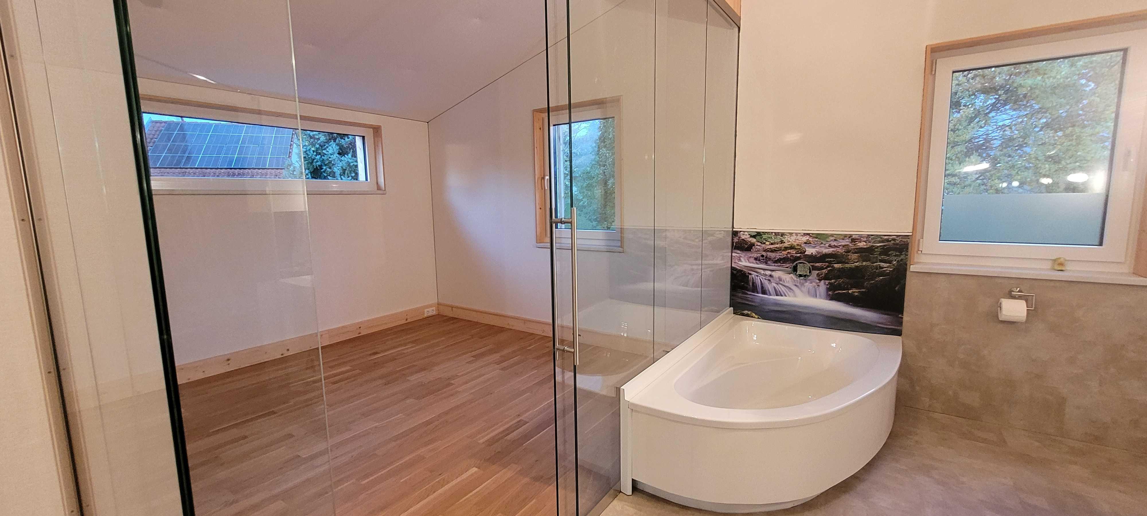 6 Suitebereich: Bad1 mit Komfortwanne, Schlafen1