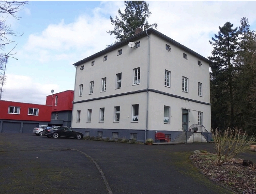 Villa Rückansicht.jpg