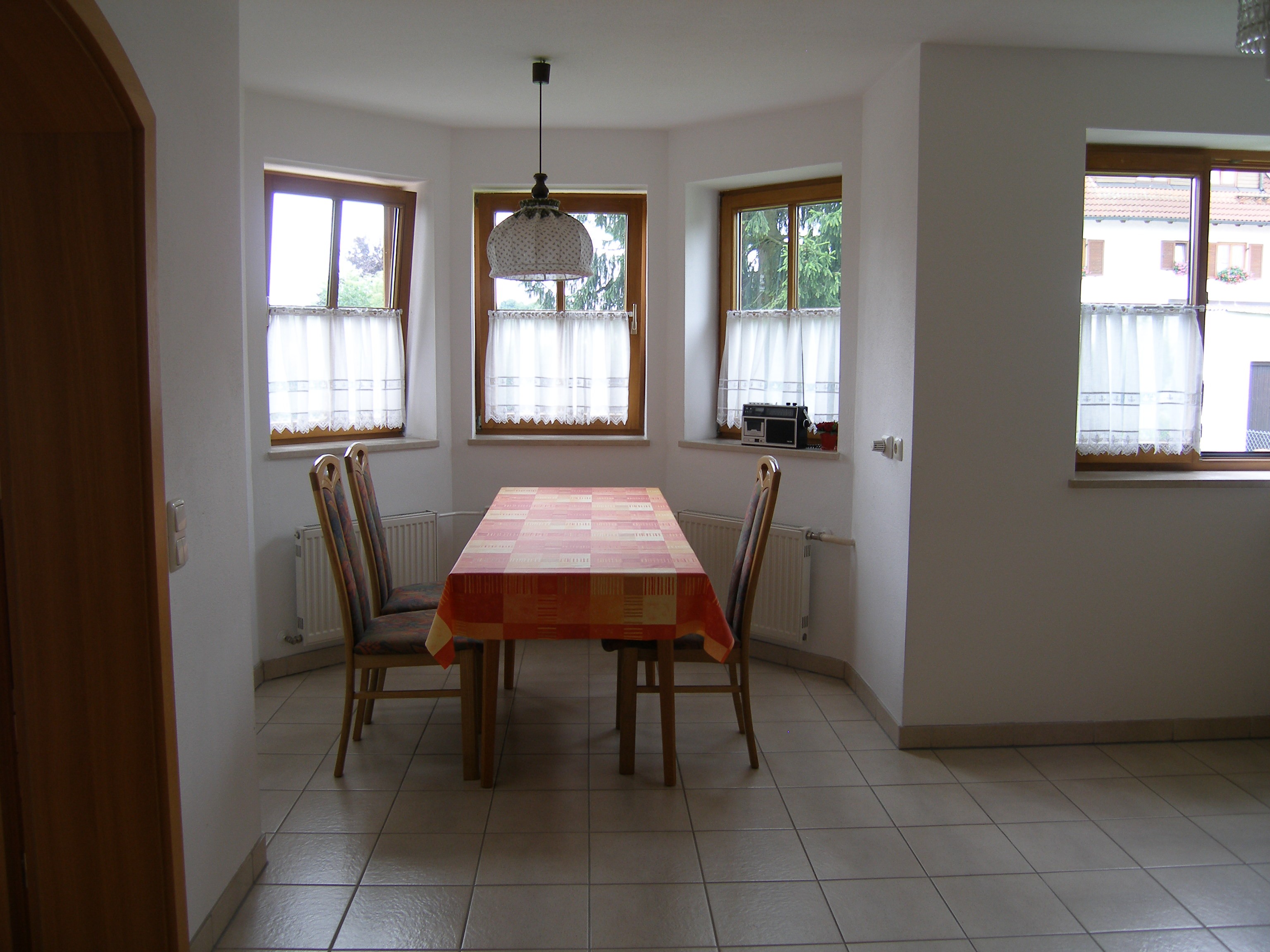 Essbereich in Küche EG.JPG