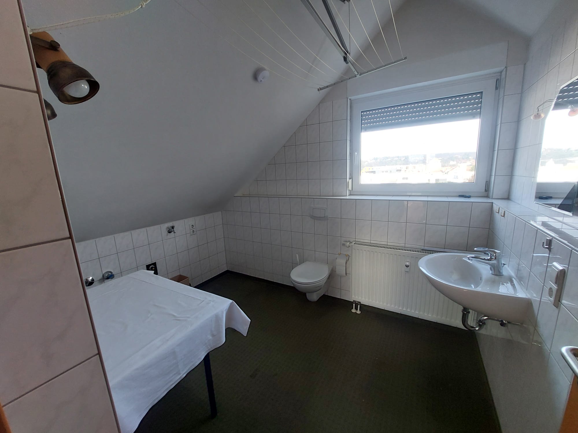 13. Badezimmer Maisonette.jpeg