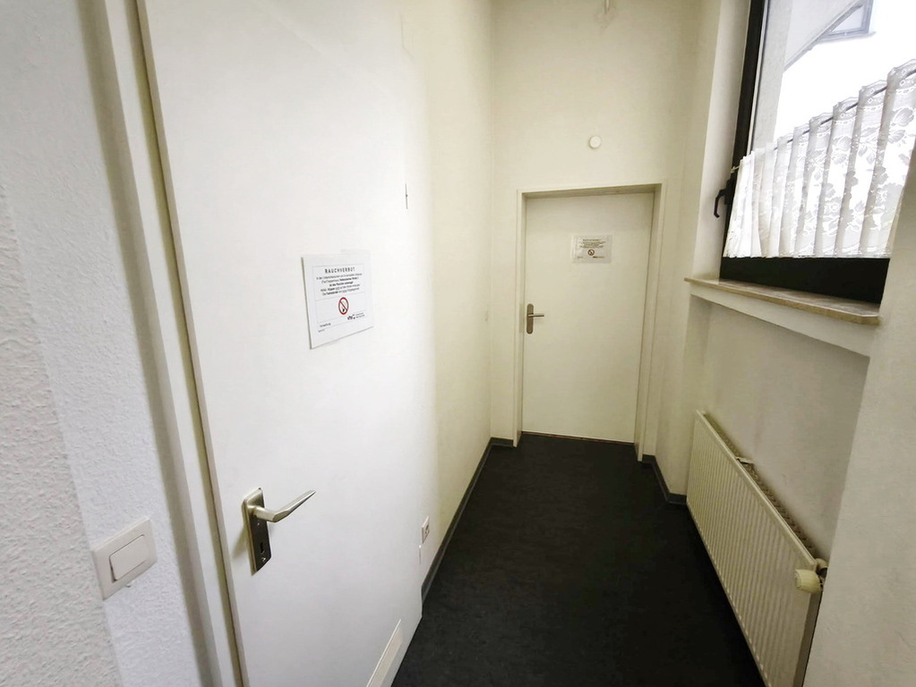 Flur mit Behinderten WCAbstell.jpg