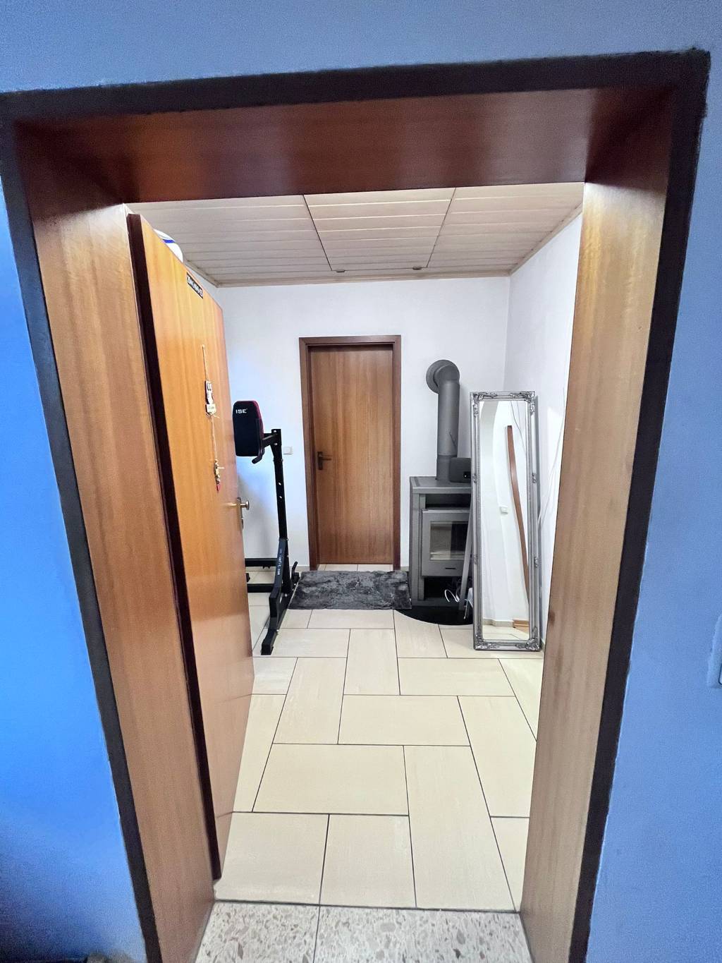 Engangsbereich mit Badezimmertür.jpg