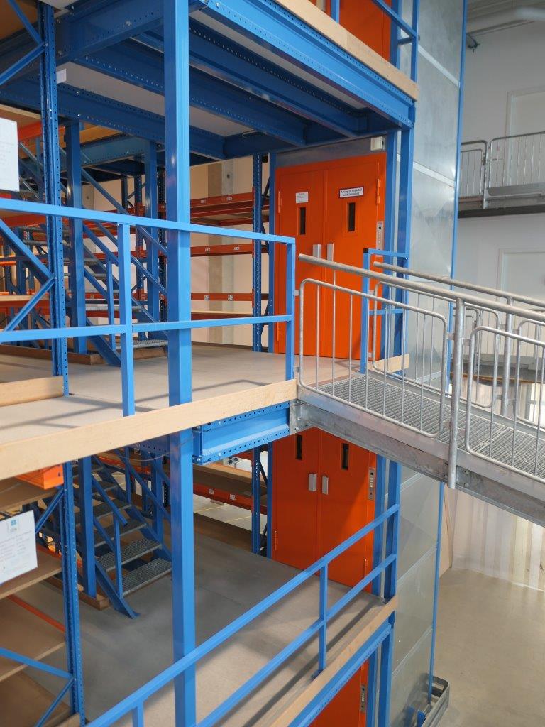 Picklageranlage mit Lastenaufzug