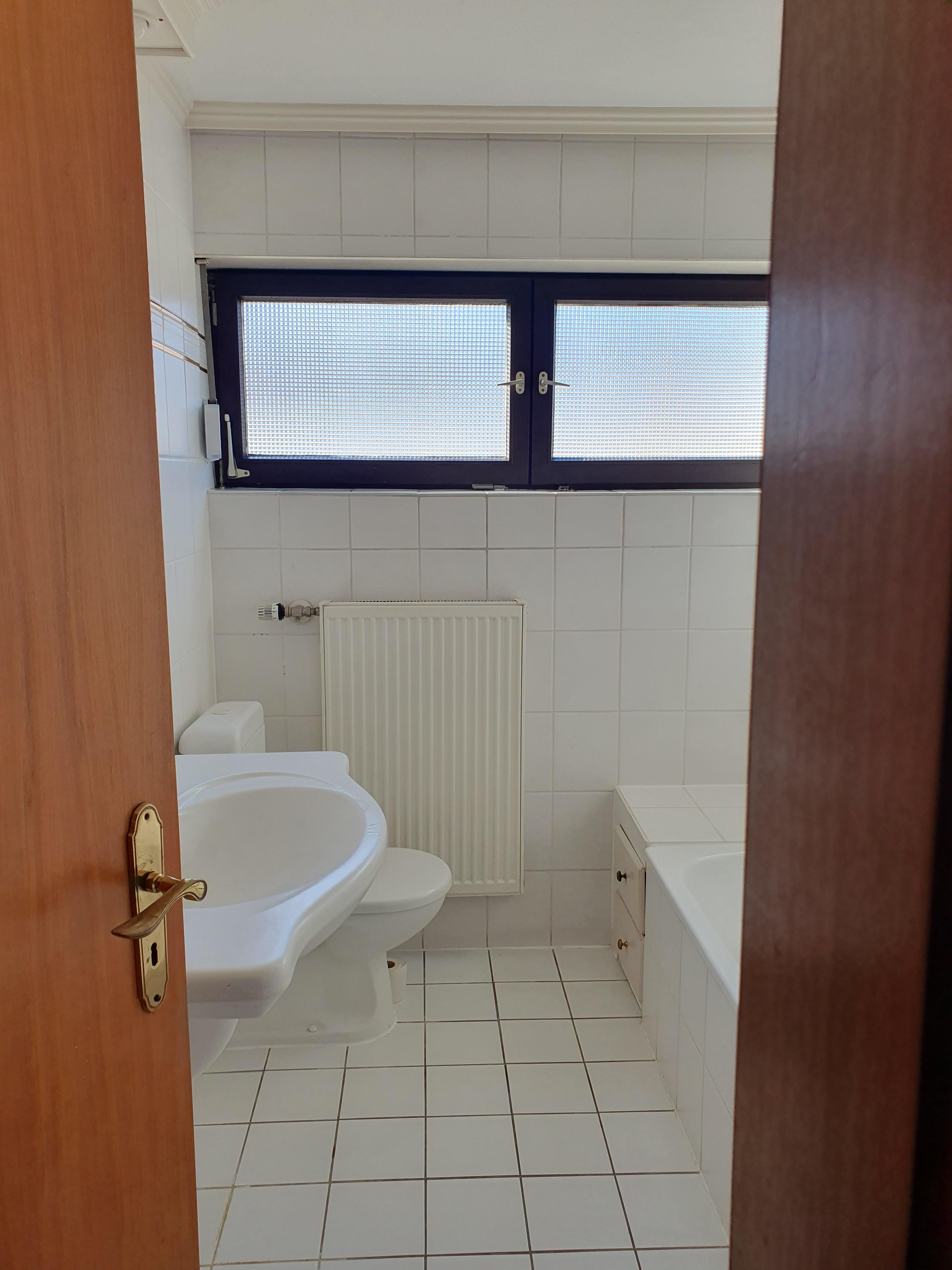 Bad Wohnung EG a.jpg