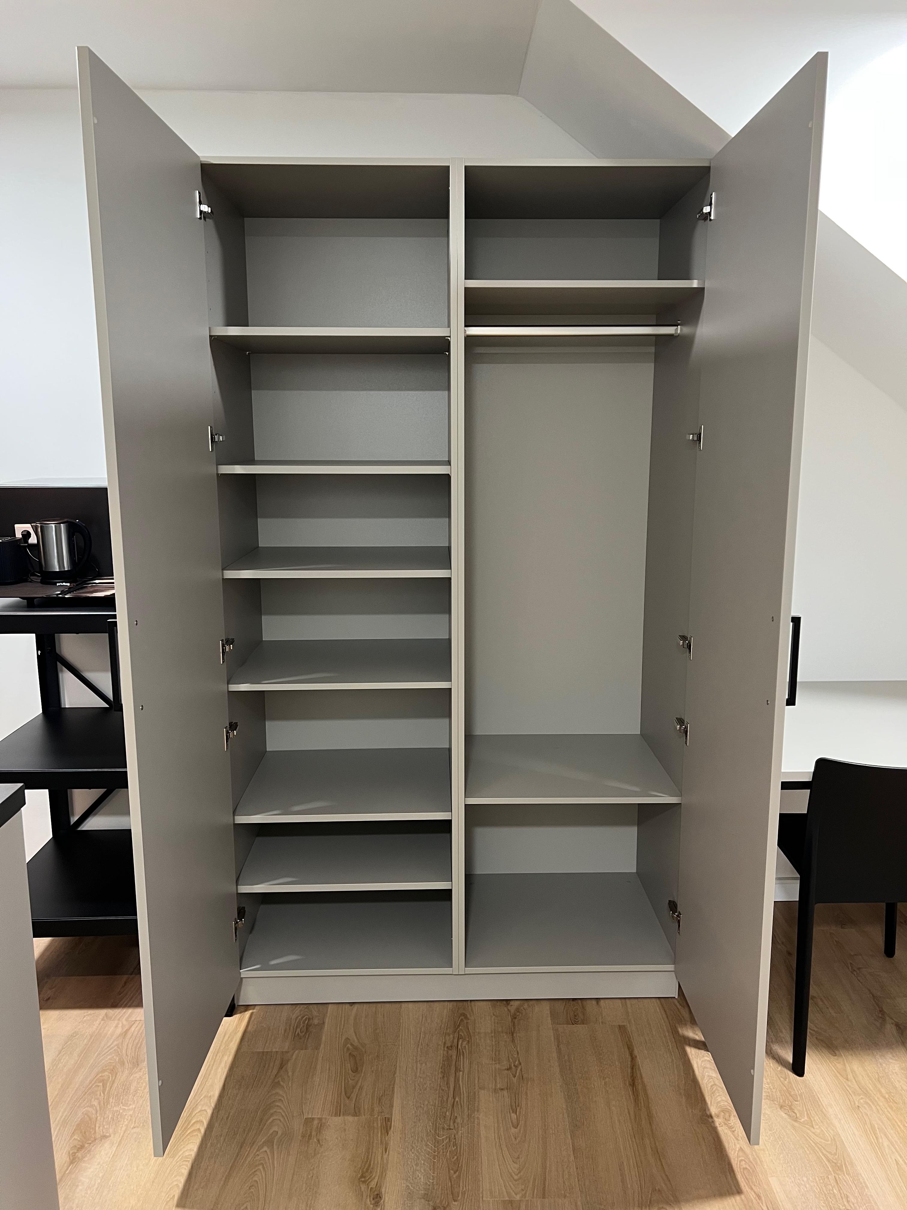 Kleiderschrank