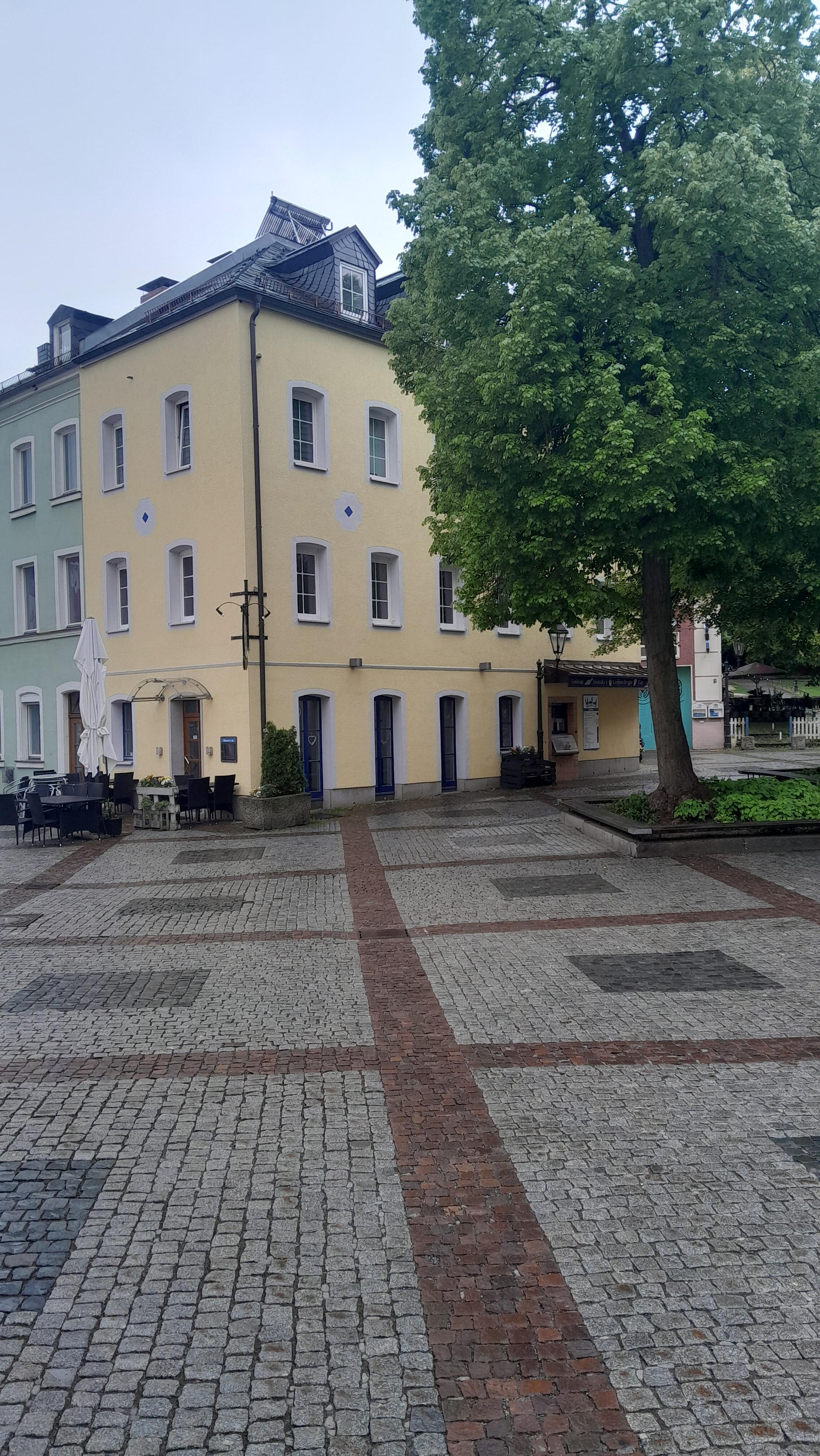 Schlossplatz Ansicht.jpg