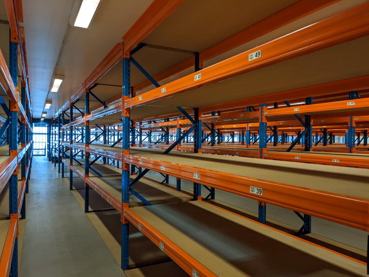 Picklager: 4 Etagen á 4 Fachböden