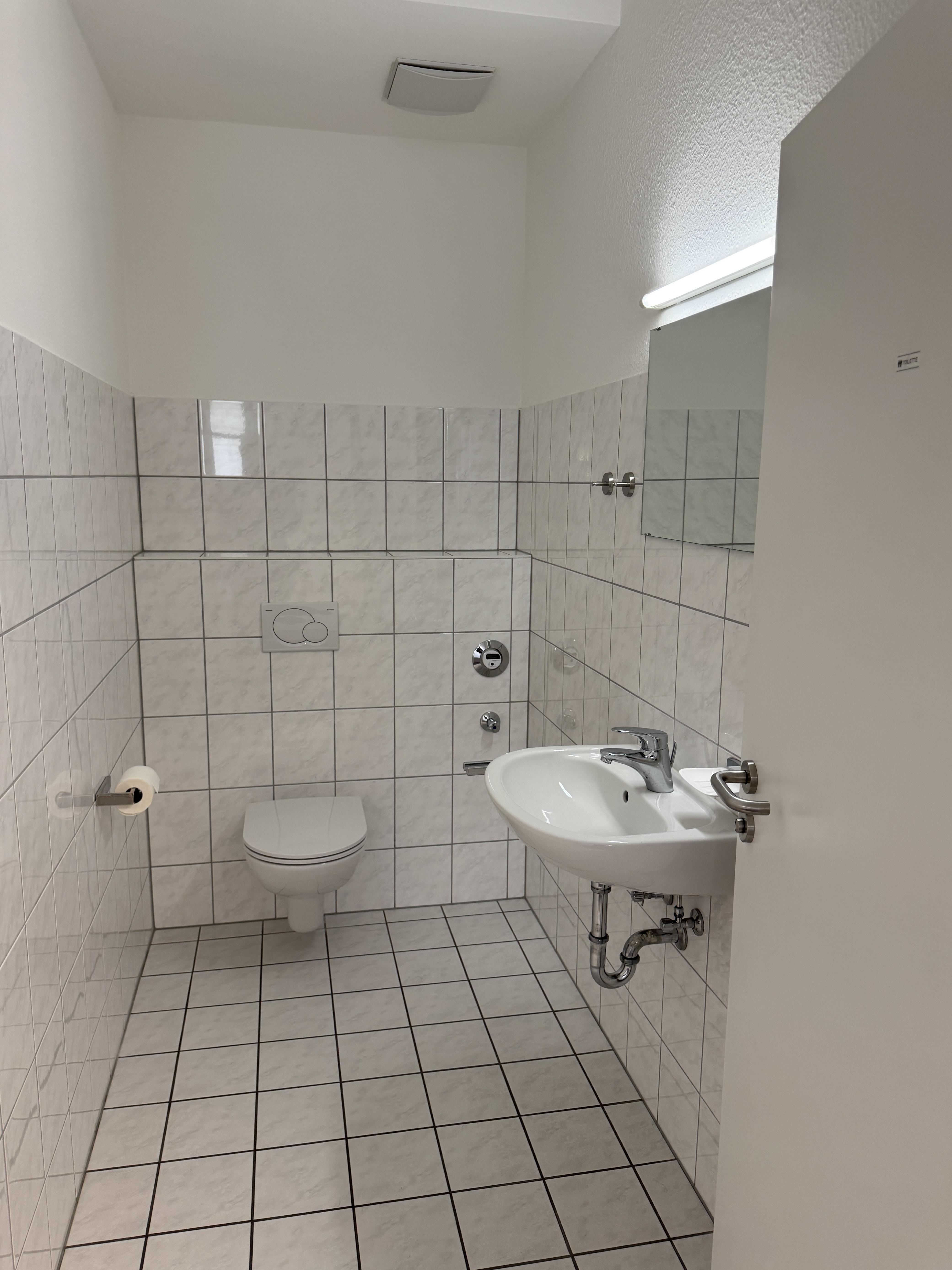 Sanitärbereich links