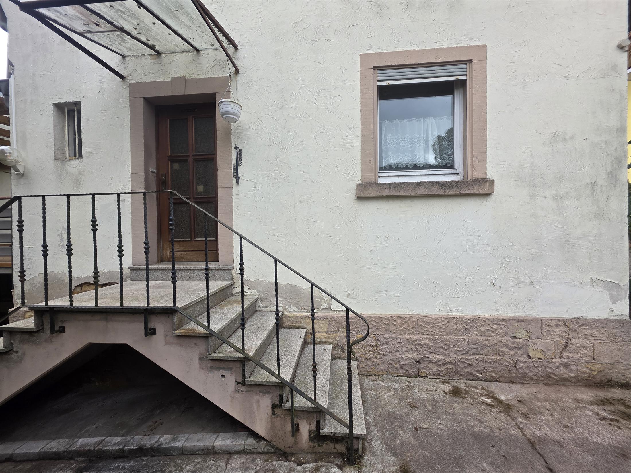 Eingangsbereich außen, Küchenfenster