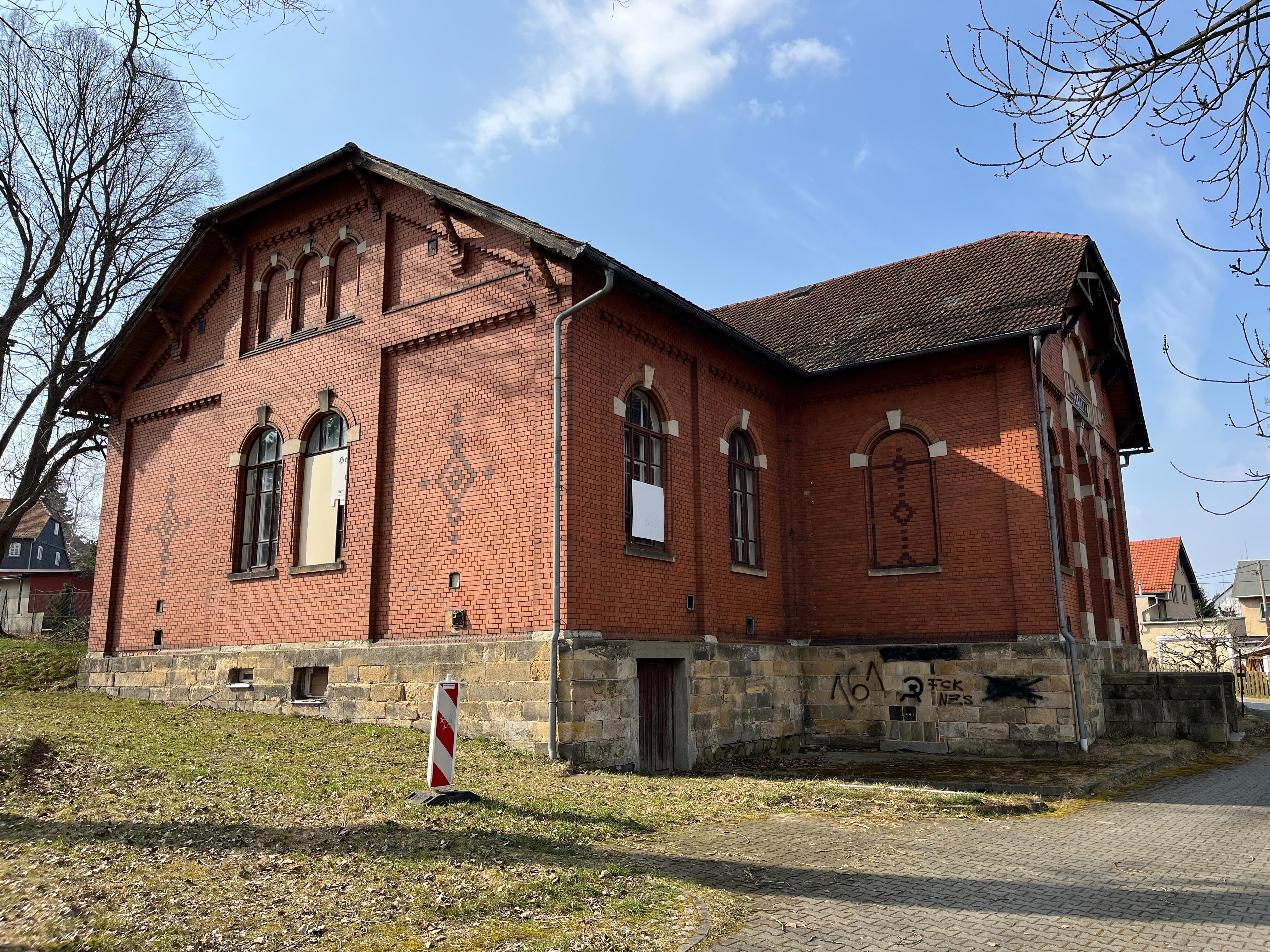 9. Außenansicht Turnhalle.jpg