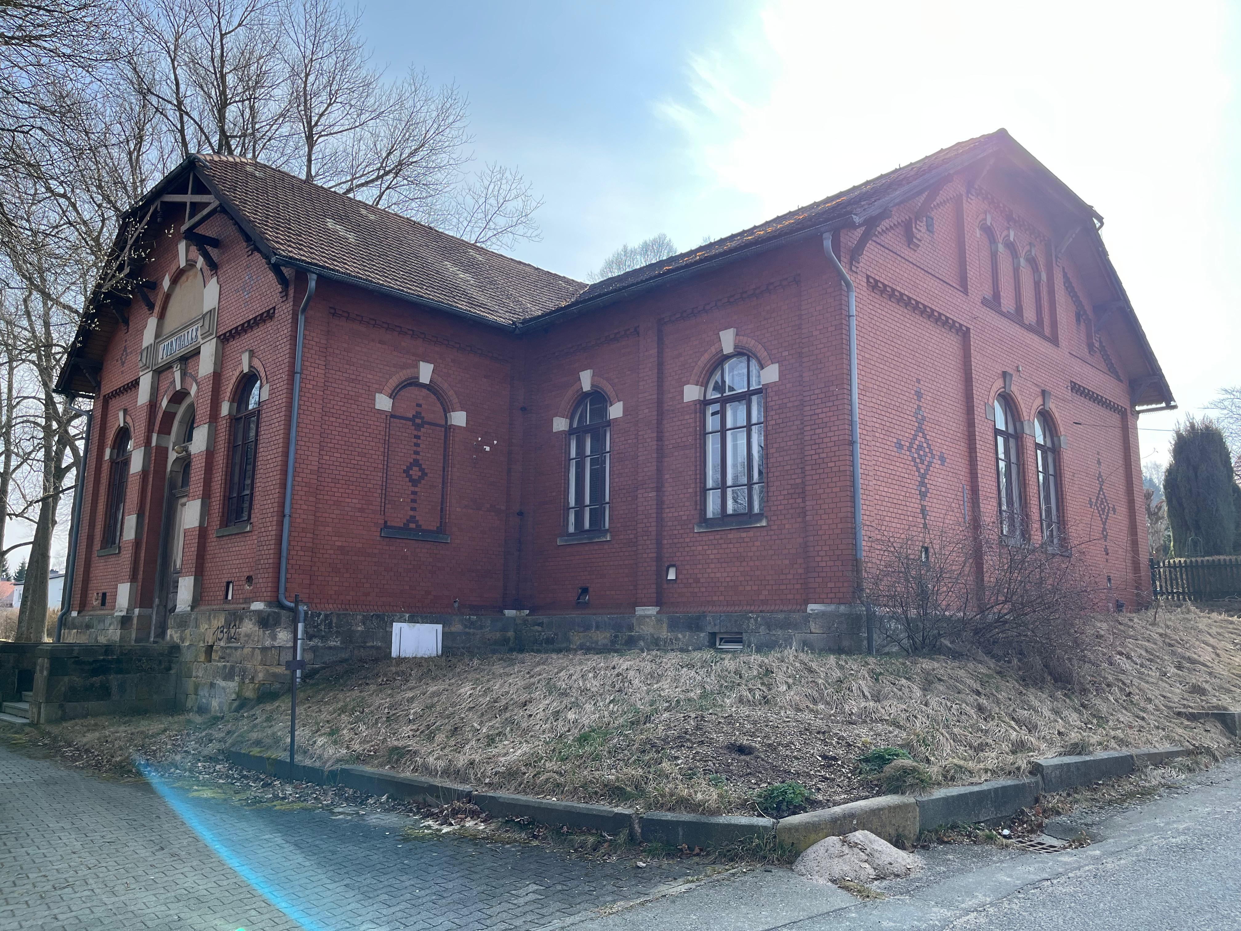 10. Außenansicht Turnhalle.jpg