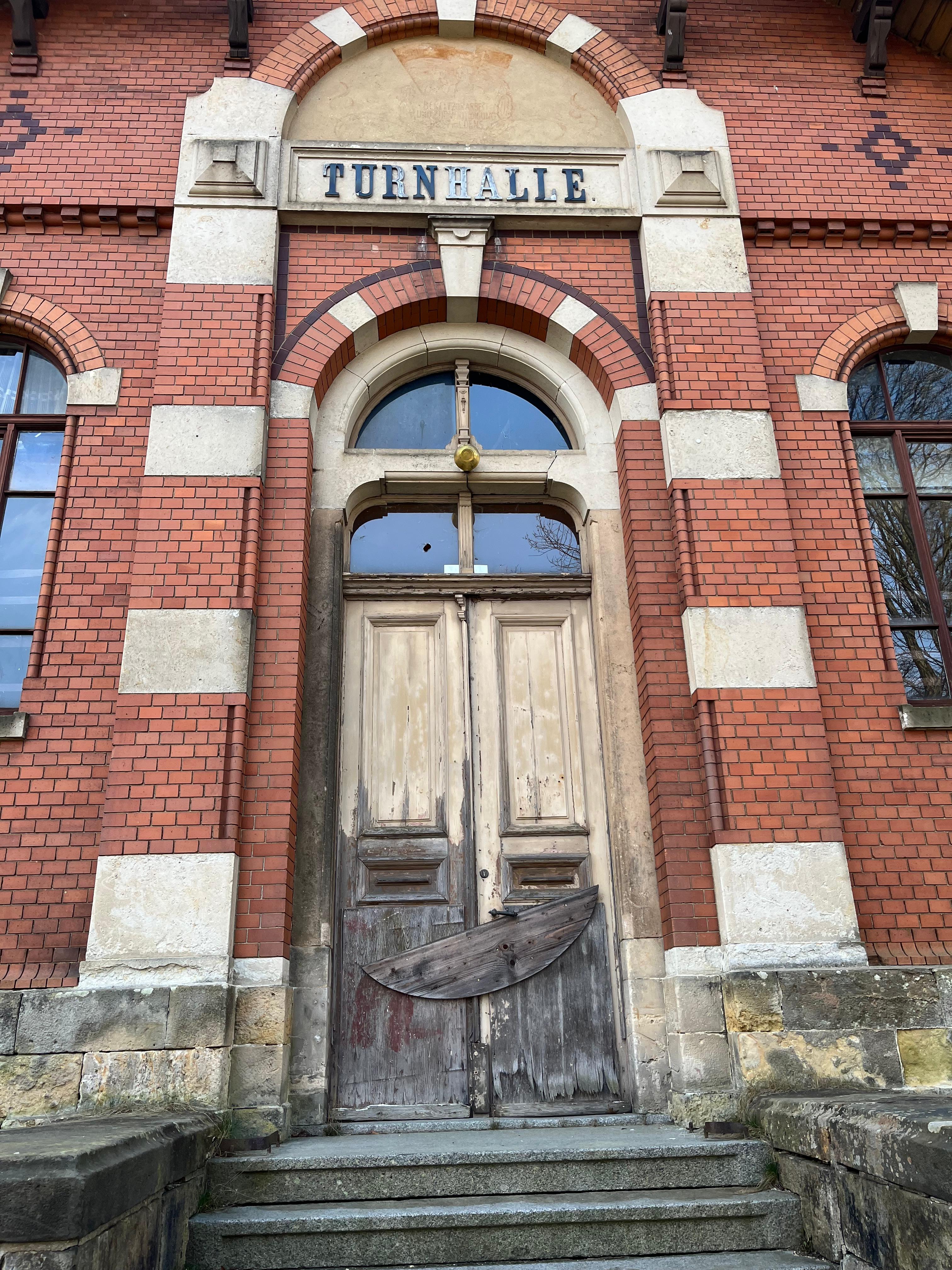 12. Außenansicht Turnhalle.jpg