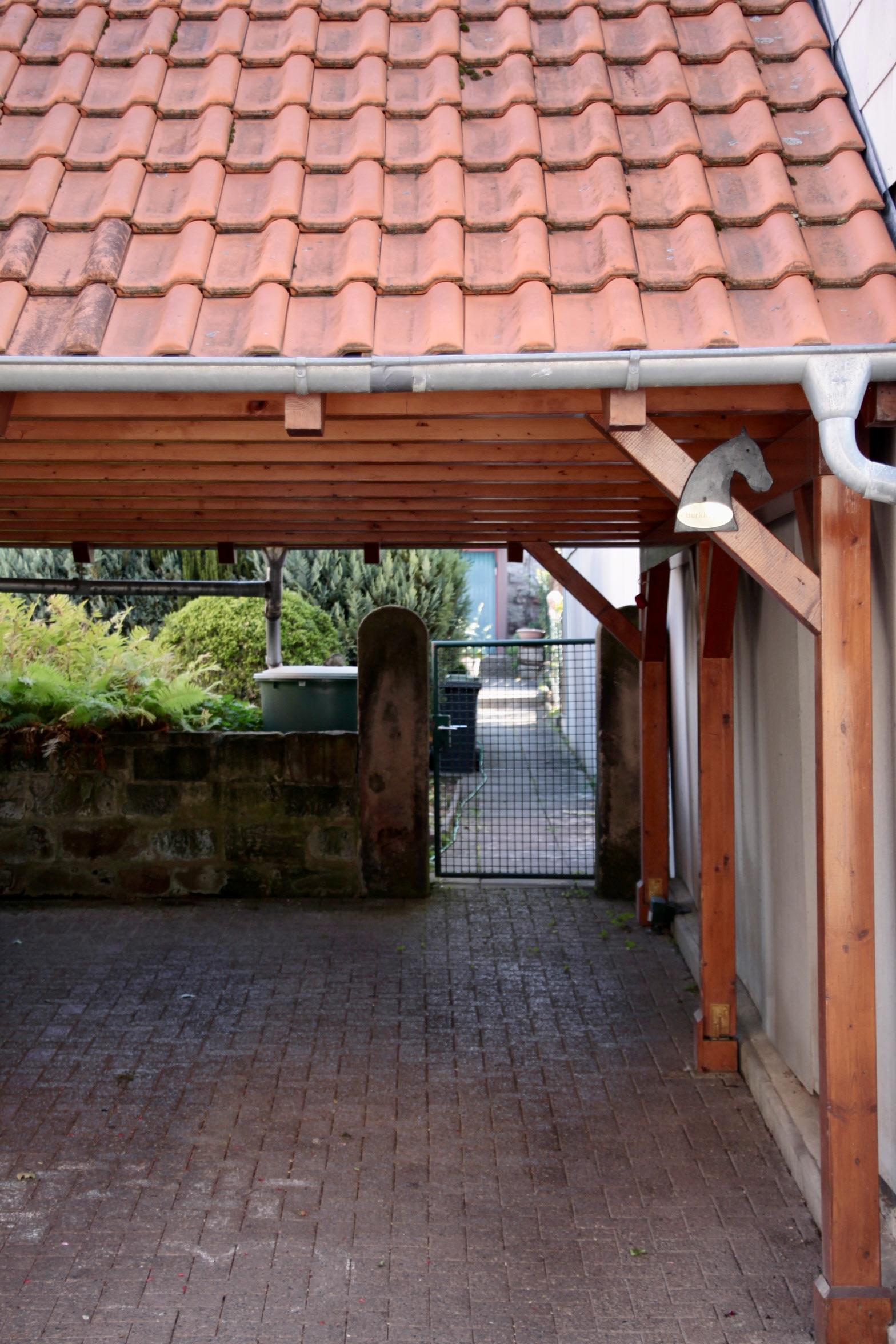  Carport mit Zugang zum Garten/Bauplatz