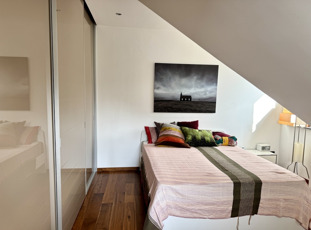 2. Zimmer mit EinbauschrankJPG.JPG